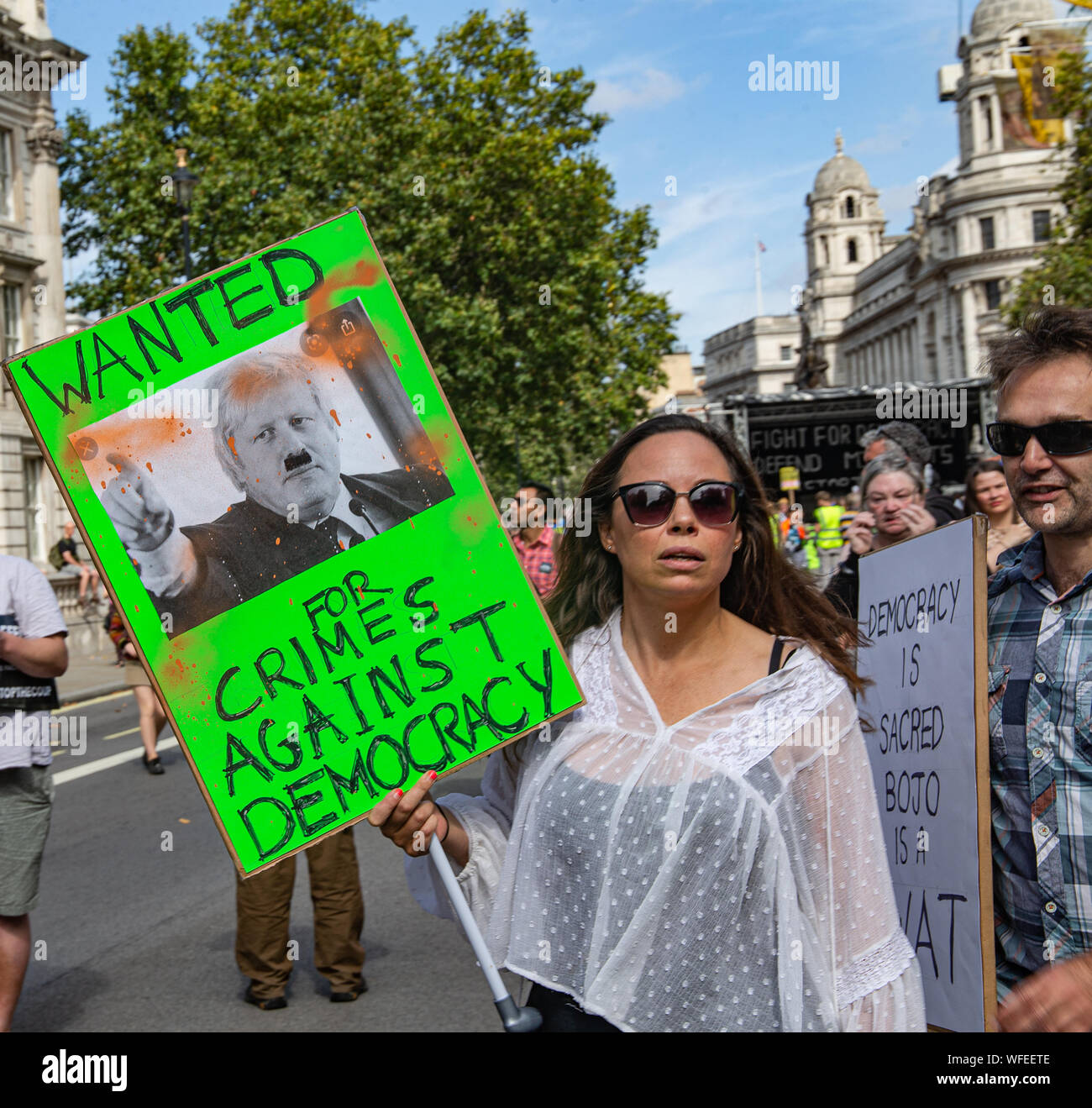 London UK 31-août 2019 Des milliers de personnes se sont réunis en face de Downing Street pour protester contre le projet d'arrêté du parlement par le Premier ministre britannique Boris Johnson.Organized par groupe anti-Brexit une autre Europe est possible, avec d'autres groupes politiques, l'arrêter le coup d'État, défendre la démocratie contre les rassemblements de l'événement ce qu'il appelle Boris Johnson's 'Brexit' agenda.Paul Quezada-Neiman/Alamy Live News Banque D'Images