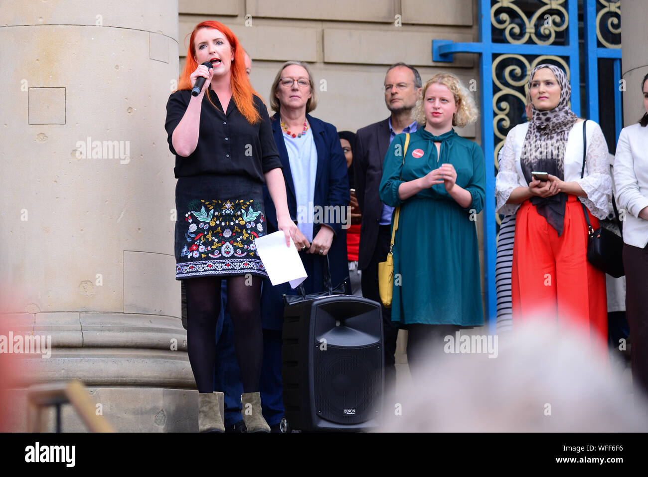 L'Hôtel de ville de Sheffield, Sheffield, Royaume-Uni. 31 août 2019. Louise Haigh. Manifestants devant l'Hôtel de ville de Sheffield contre la prorogation du Parlement. Photo : Alamy Live News Banque D'Images