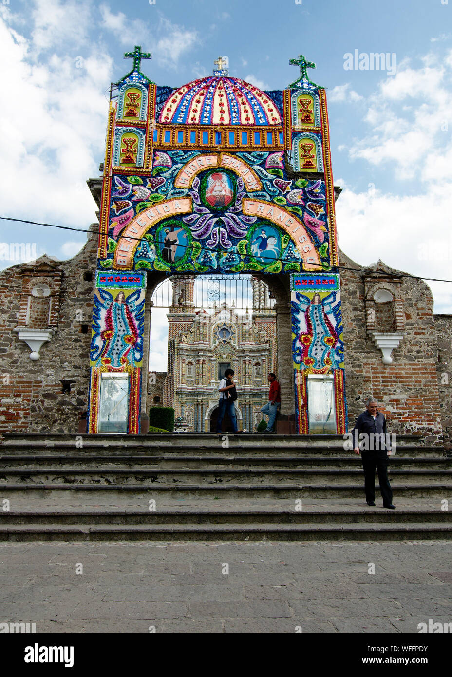 Cholula, Puebla, Mexique - 2019 : Le Temple de San Francisco Acatepec est un monument religieux typiques de l'architecture baroque mexicain. Banque D'Images