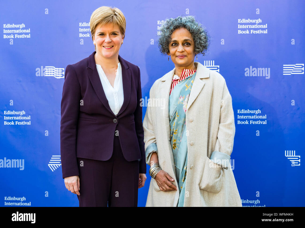 Nicola Sturgeon, Premier Ministre indien & auteur & Booker prize winner Arundhati Roy, Edinburgh International Book Festival 2019, Écosse, Royaume-Uni Banque D'Images
