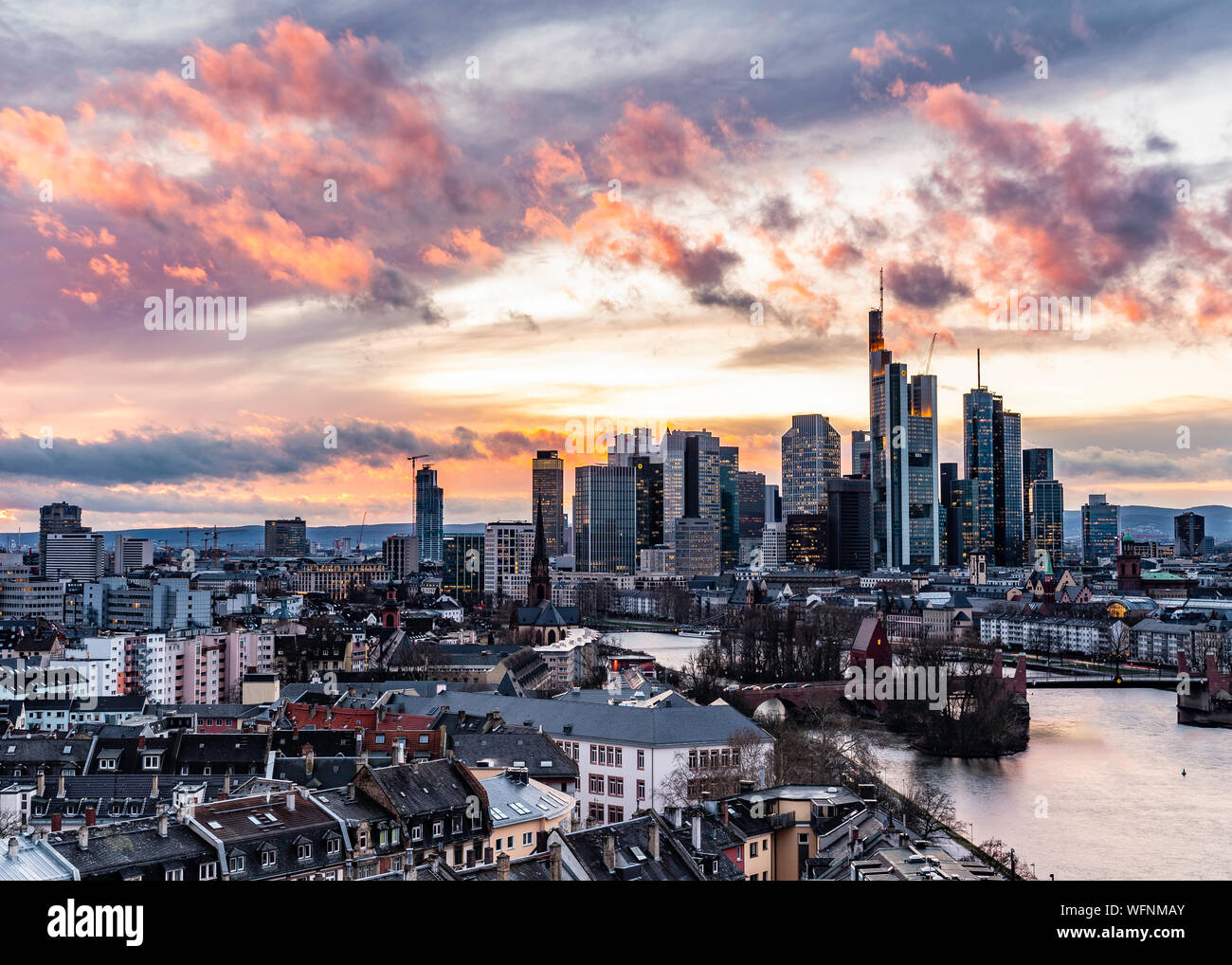 Francfort Allemagne Skyline au coucher du soleil Banque D'Images