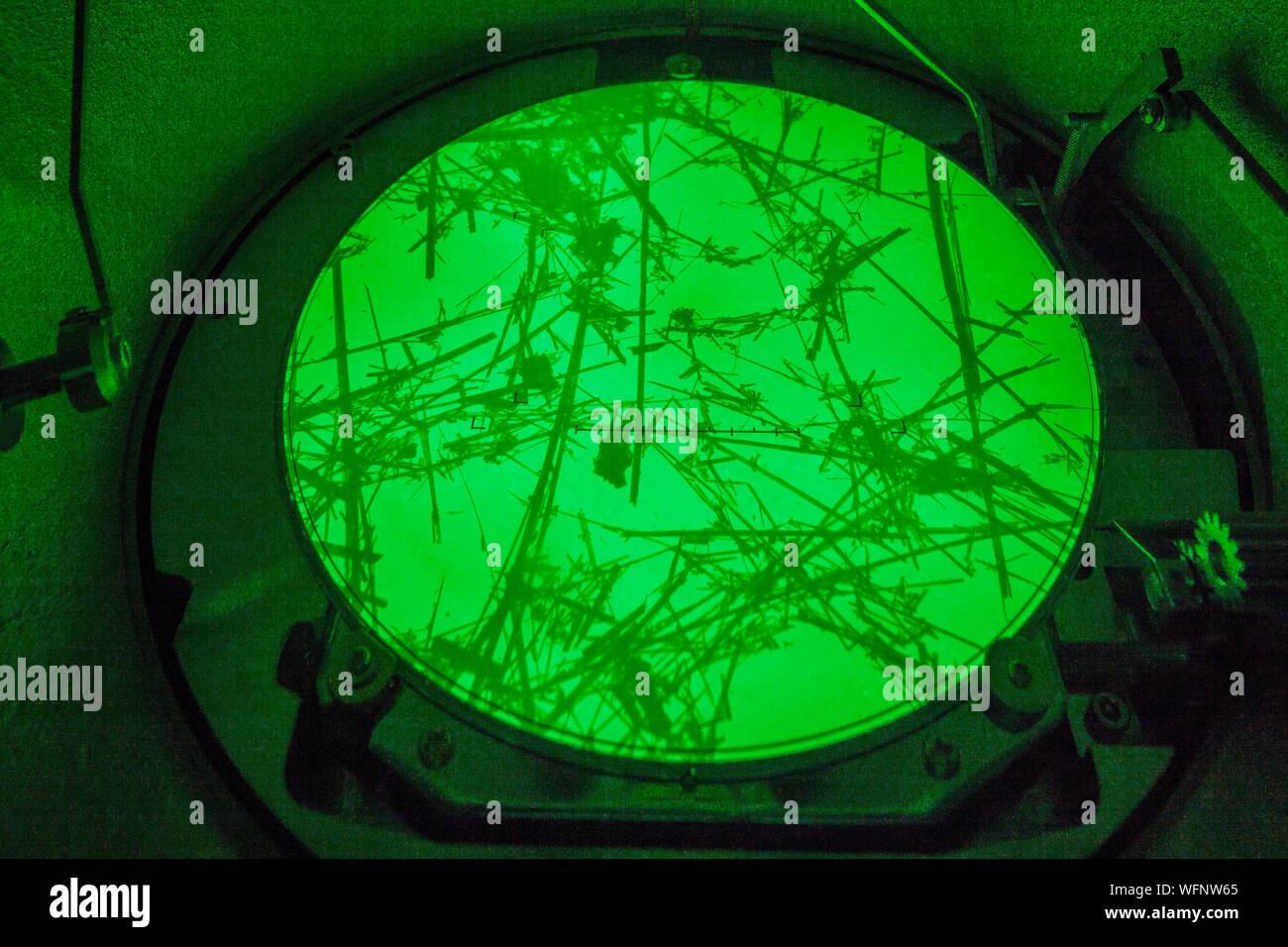La France, l'Eure, Grand Bourgtheroulde, Environmental Laboratory, l'actinolite amiante fibres (variété) vu sur l'écran d'un microscope électronique à transmission, 2500 fois Banque D'Images