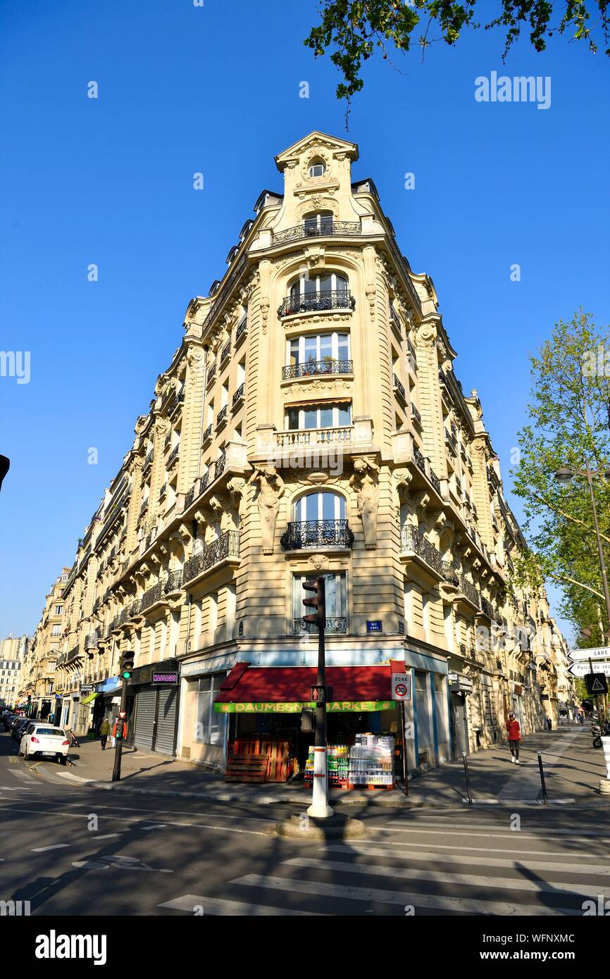 France, Paris, bâtiment à l'avenue Daumesnil Banque D'Images