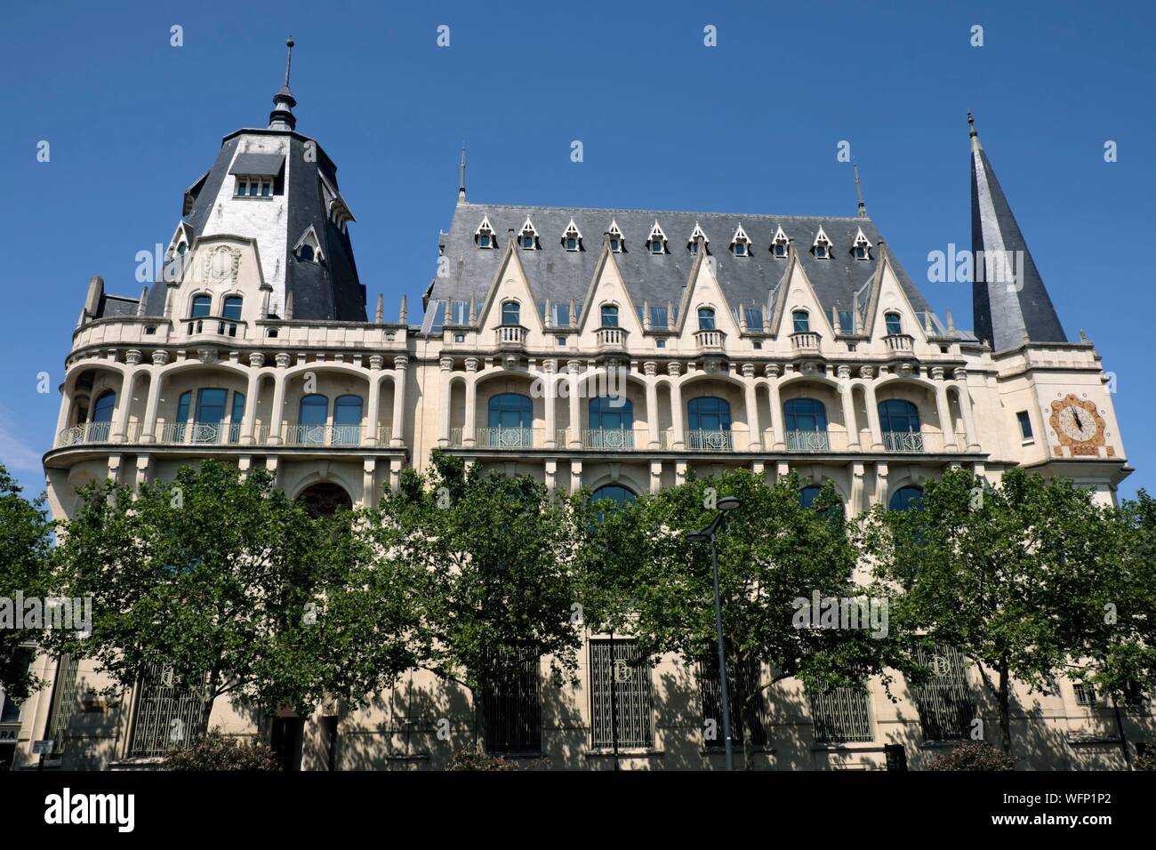 En France, en Eure et Loir, Chartres, Rue du Général Koenig, l'Hôtel des Postes construit de 1923 à 1928, est devenu une médiathèque Banque D'Images