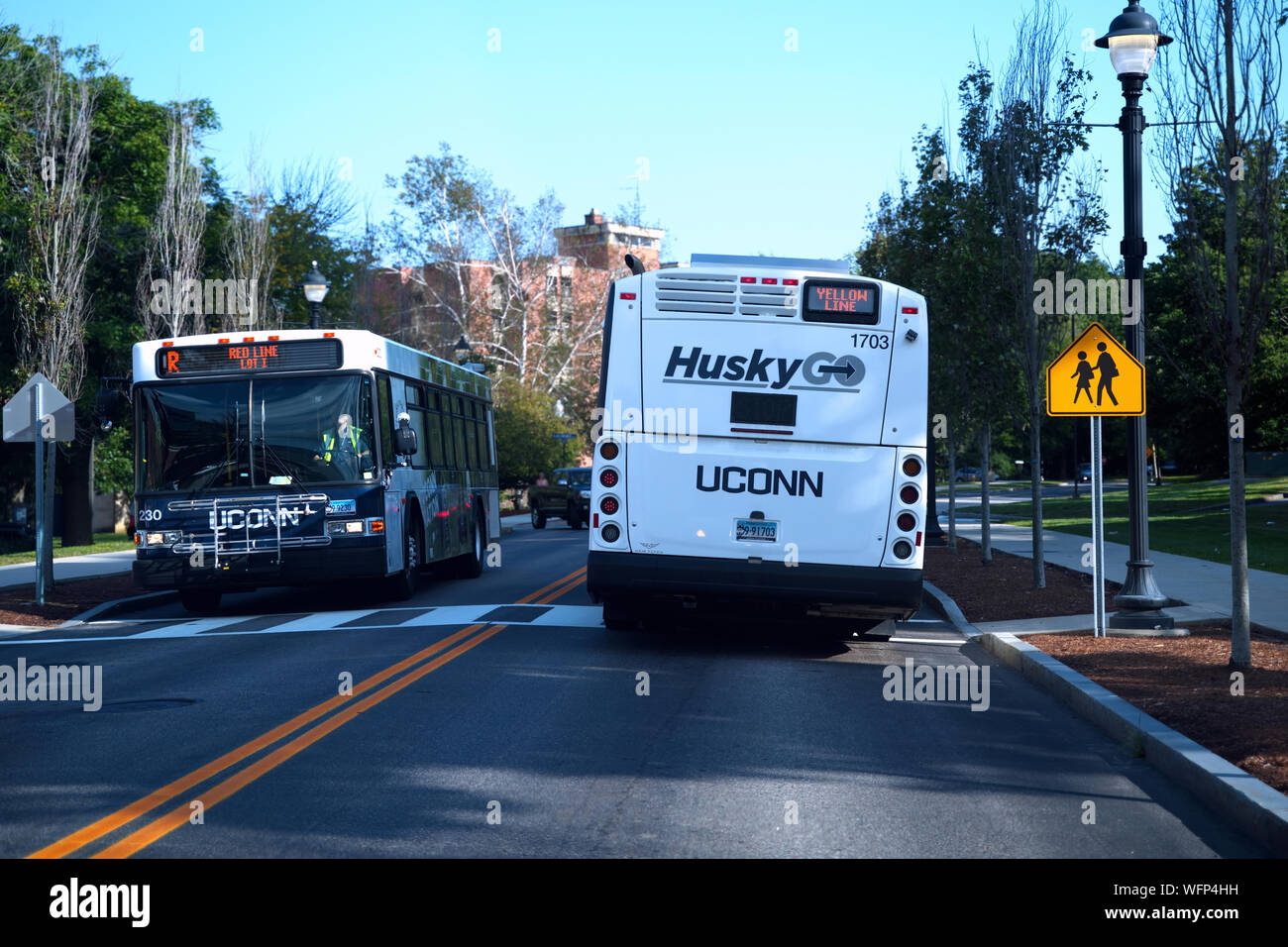 Storrs, CT USA. Aug 2019. La prestation de services de bus navette UCONN Étudiants, professeurs, et les visiteurs à l'échelle du campus. Banque D'Images