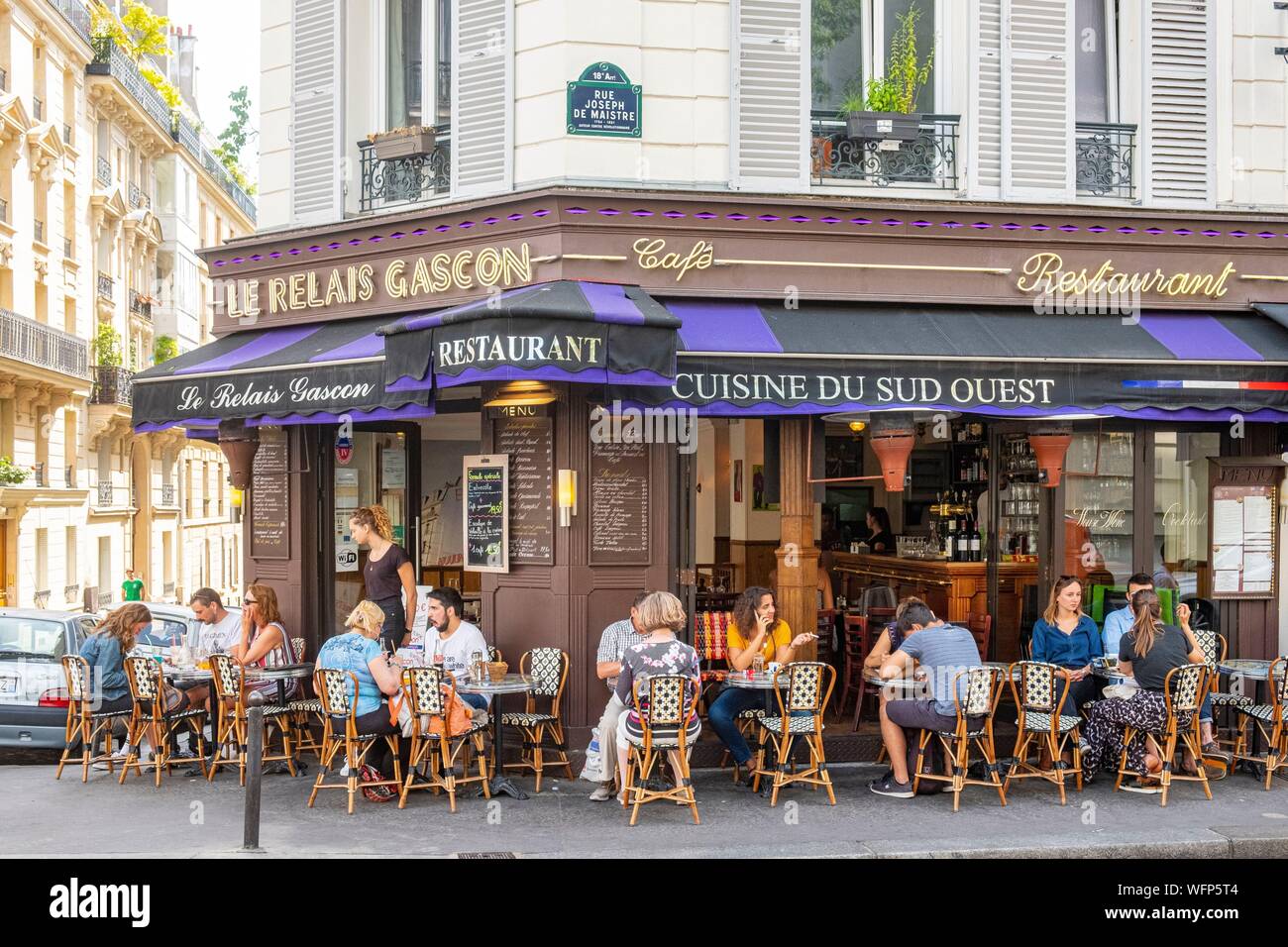 France, Paris, Rue Joseph de Maistre, le Relais Gascon restaurant Banque D'Images