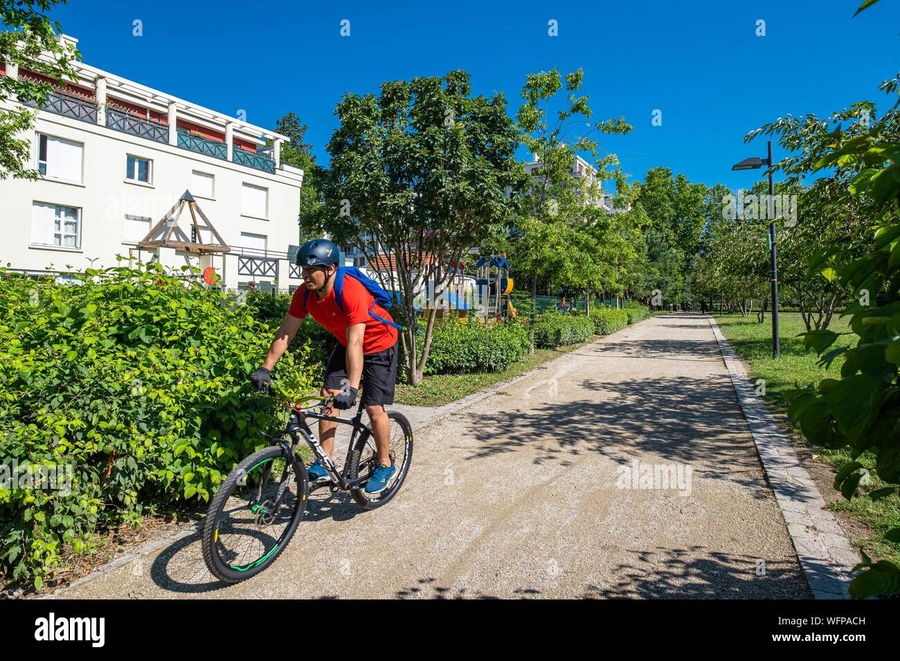 France, Hauts-de-Seine, Sceaux, à pied du ministère des vallons-de-la-Bievre appelé Coulée Verte du sud de Paris Banque D'Images