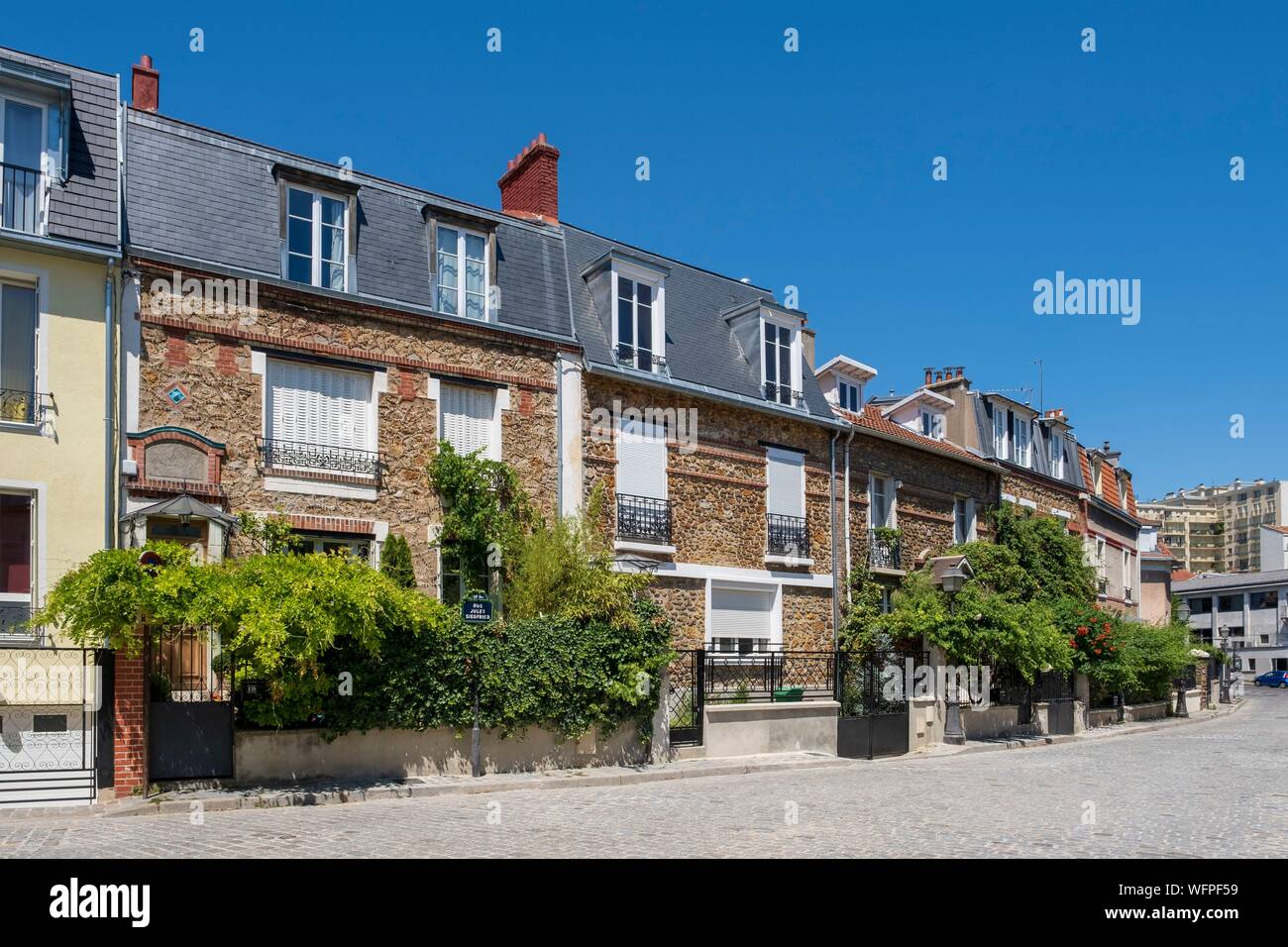 France, Paris, La Campagne a Paris, maisons avec jardin au coeur de la ville, rue Irénée Blanc Banque D'Images