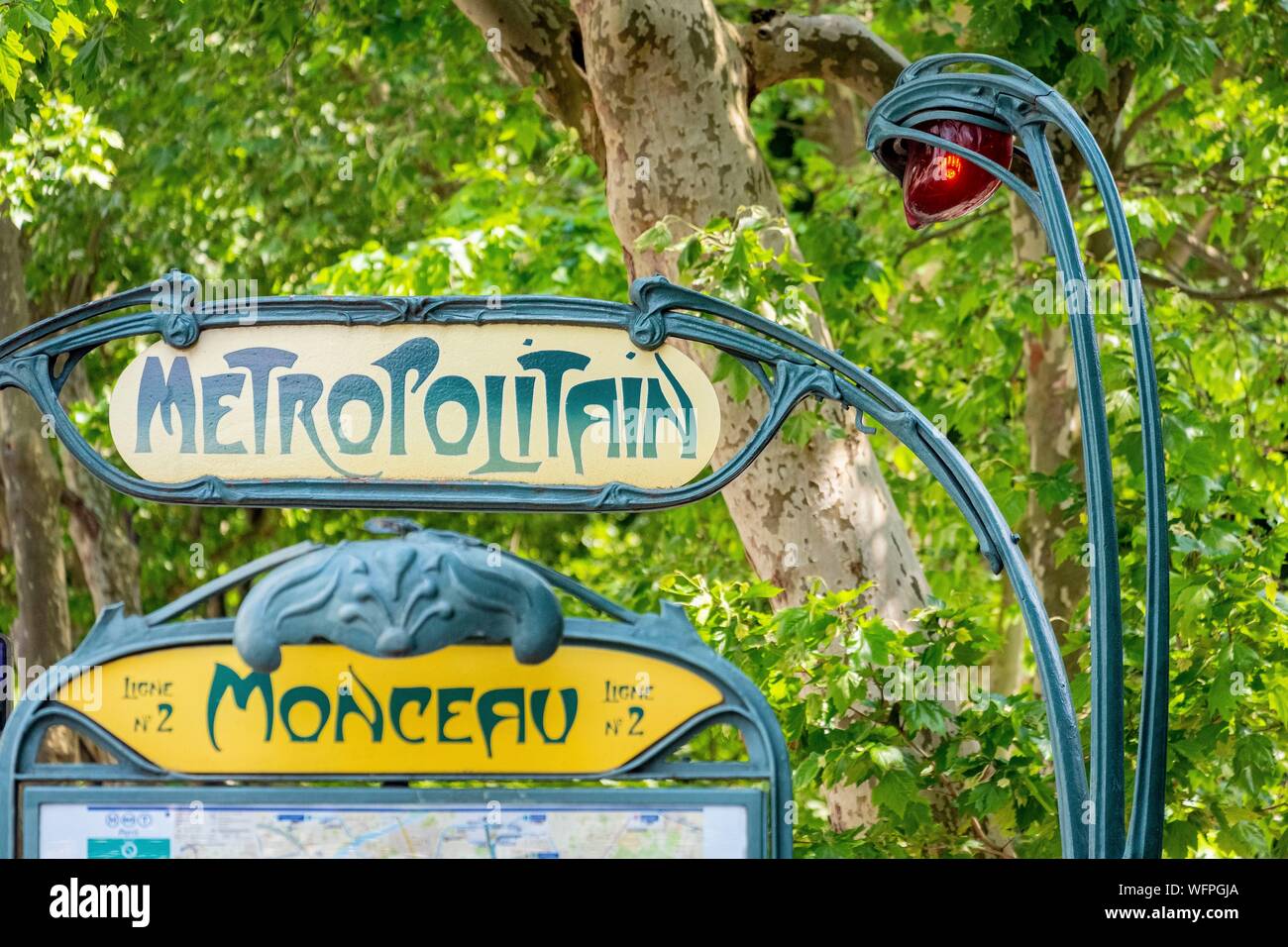 France, Paris, la station de métro Monceau dans le style Guimard Banque D'Images