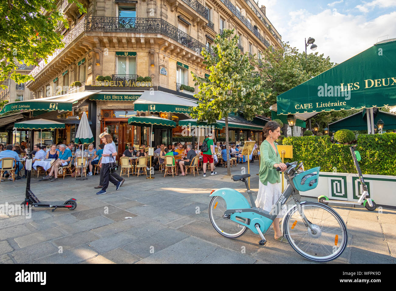 France, Paris, le quartier de Saint Germain des Près, les Deux Magots restaurant Banque D'Images