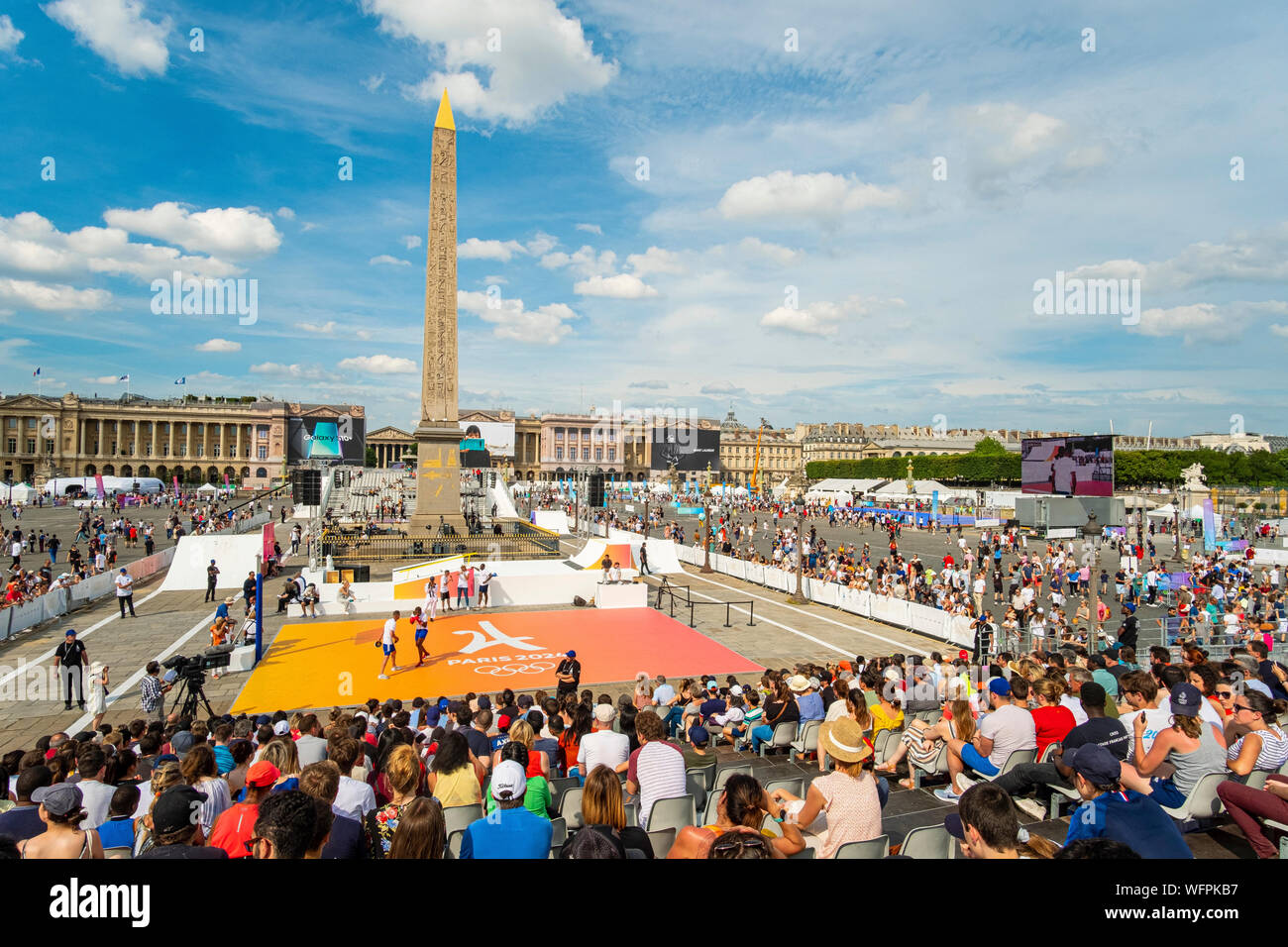France, Paris, la Place de la Concorde se transforme en une immense aire de jeux à l'occasion de la Journée olympique Banque D'Images