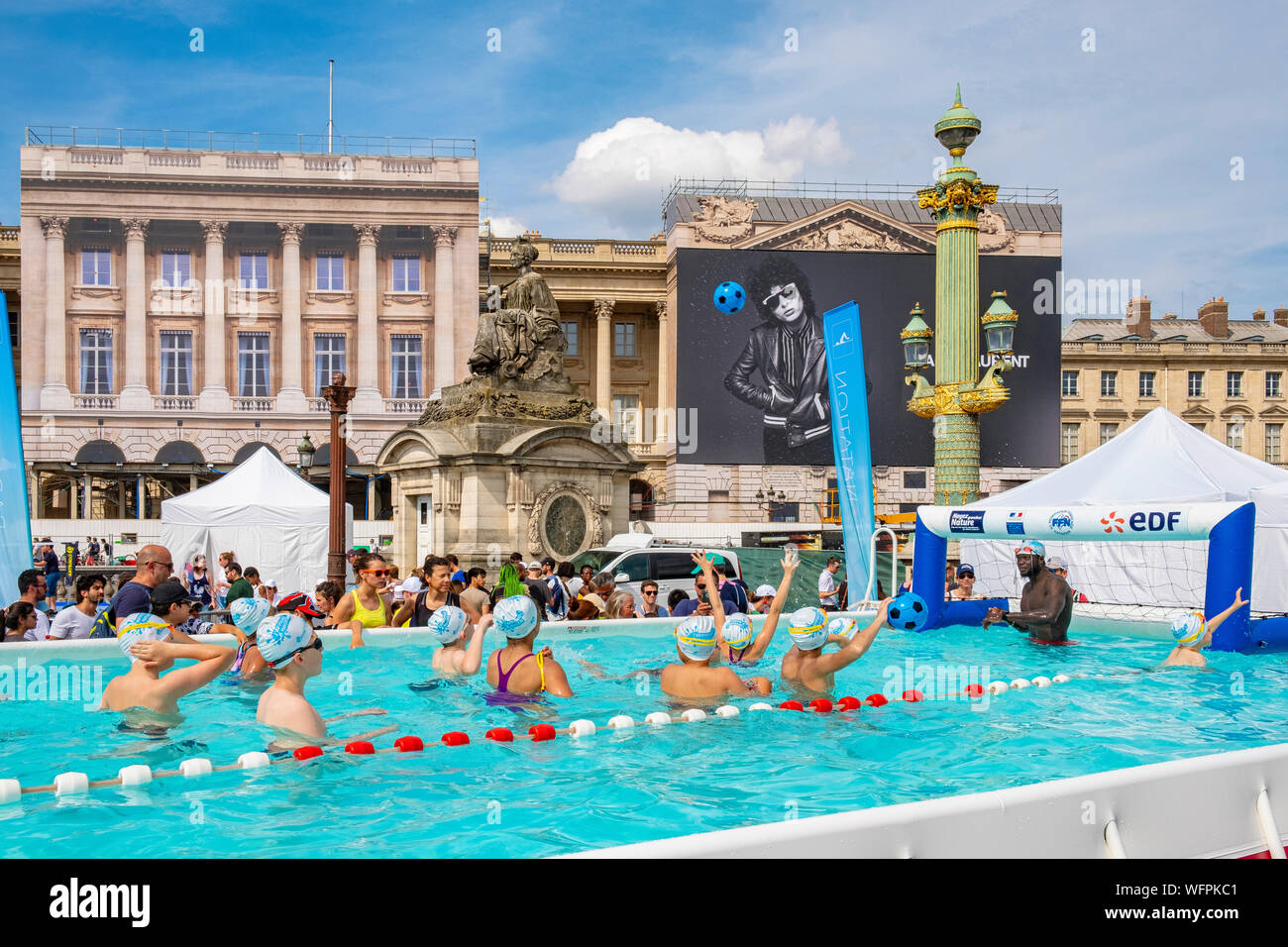 France, Paris, la Place de la Concorde se transforme en une immense aire de jeux à l'occasion de la Journée olympique Banque D'Images