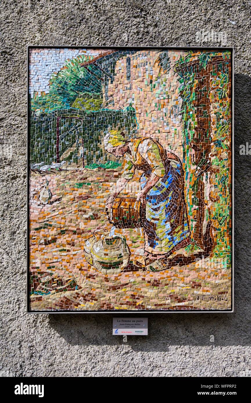 France, Seine-et-Marne, Barbizon, parc naturel régional du Gâtinais, la reproduction de la peinture de la femme au puits de Jean-François Millet sur un mur de la ville Banque D'Images