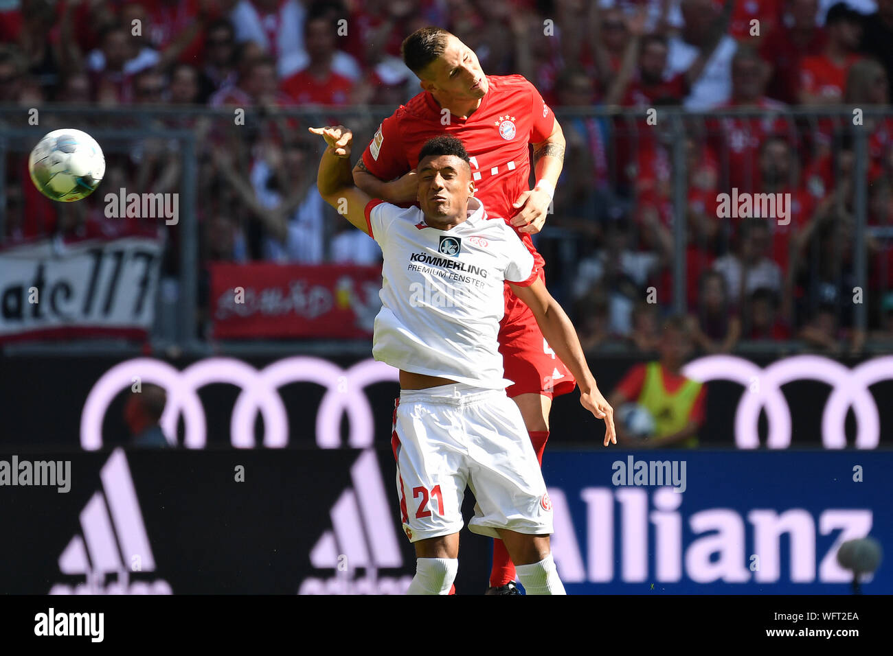 Munich, Allemagne. Août 31, 2019. Niklas SUELE (FC Bayern Munich), l'action, les duels contre Karim ONISIWO (FSV Mainz). Soccer 1. 3.Bundesliga, journée, journée03, FC Bayern Munich M) - 1. FSV FSV FSV Mainz 05 (MZ) 6-1, le 31.08.2019 dans Muenchen ALLIANZARENA, DFL RÈGLEMENT INTERDIT TOUTE UTILISATION DES PHOTOGRAPHIES COMME DES SÉQUENCES D'IMAGES ET/OU QUASI VIDÉO. Utilisation dans le monde entier | Credit : dpa/Alamy Live News Banque D'Images