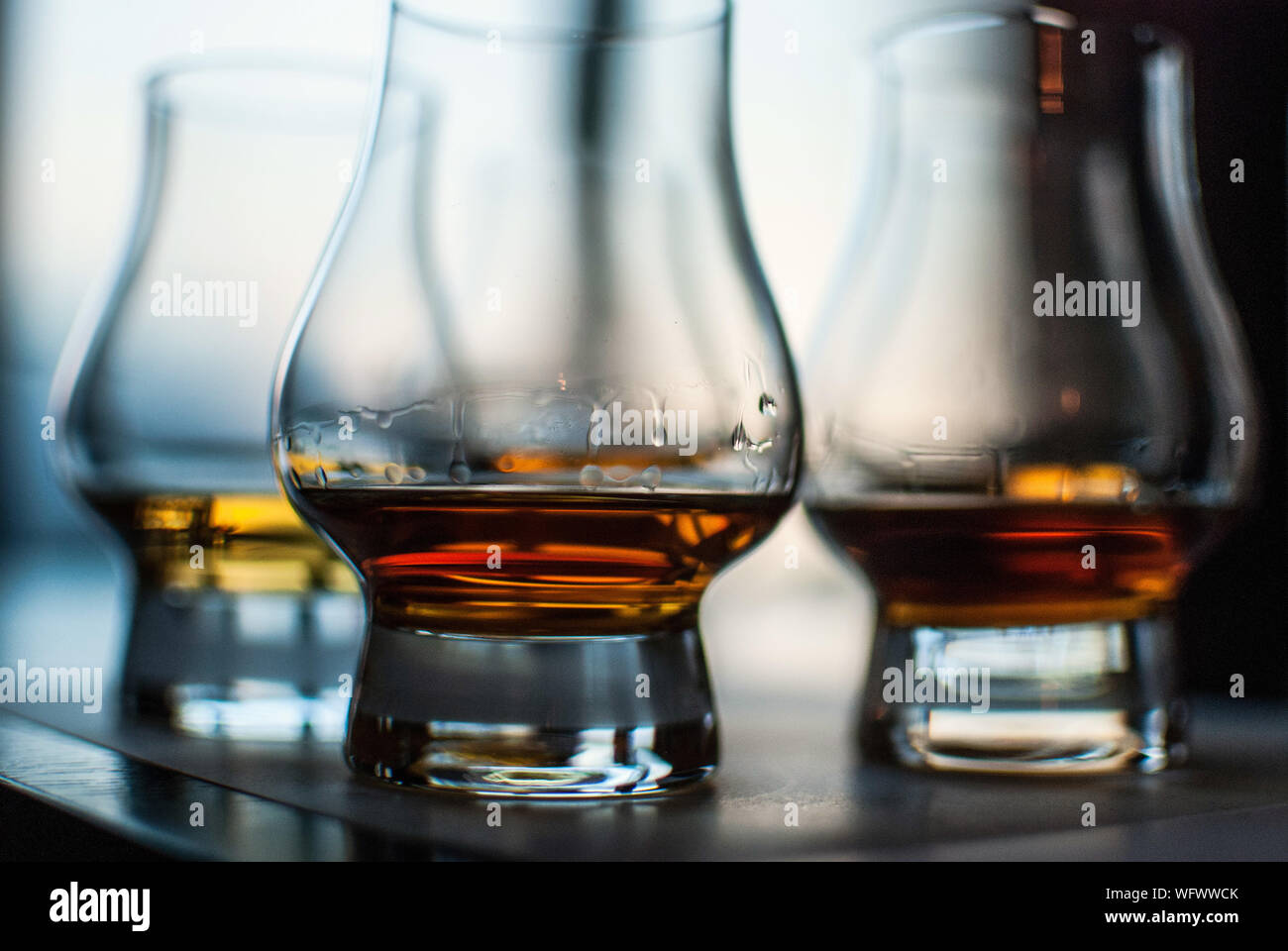 Close-up de whisky écossais, dans les verres sur la table Banque D'Images