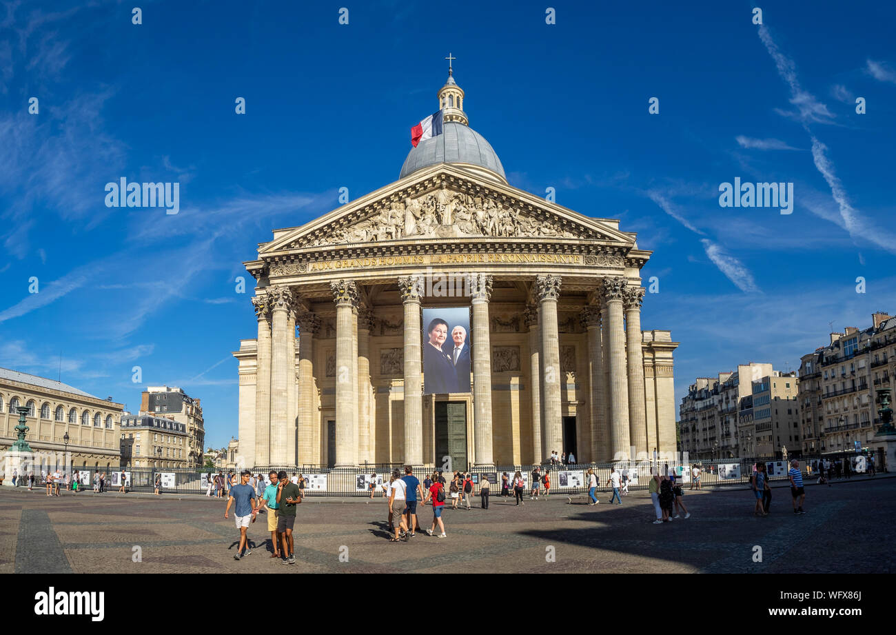 Paris, France - 28 juillet 2018 : le Panthéon à Paris pour une belle journée d'été. Le Panthéon est un bâtiment néoclassique du quartier Latin à Paris. Banque D'Images