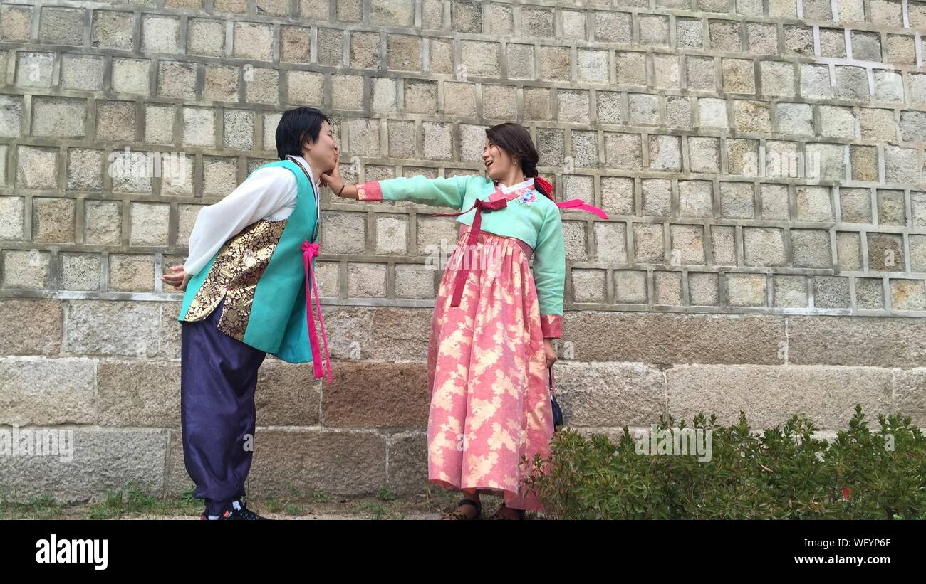 Porte-clés Miniatures Couple Hanbok Traditionnel Coréen - 1+1 Ensemble - Fait Main En Corée