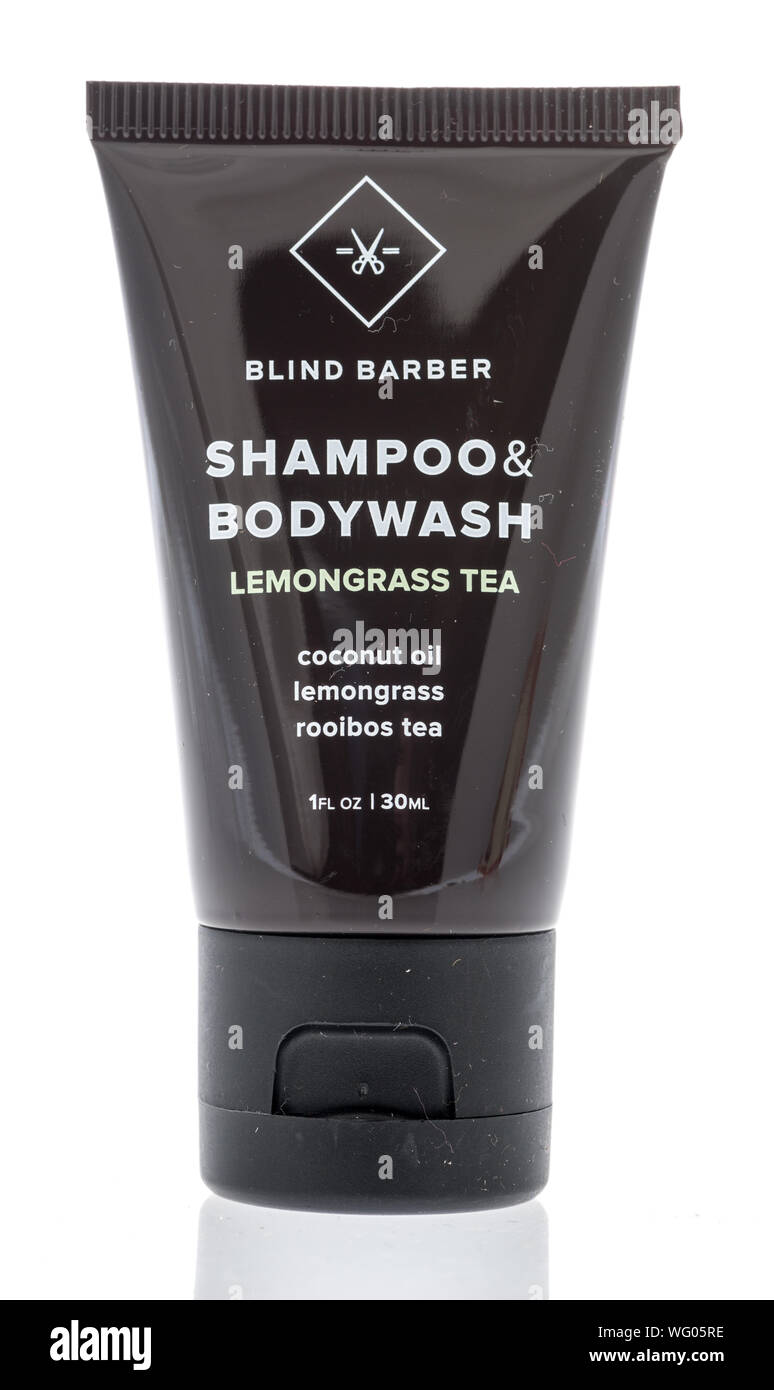 Winneconne, WI - 28 août 2019 : un paquet de Blind coiffure shampooing et lotion pour sur un fond isolé Banque D'Images