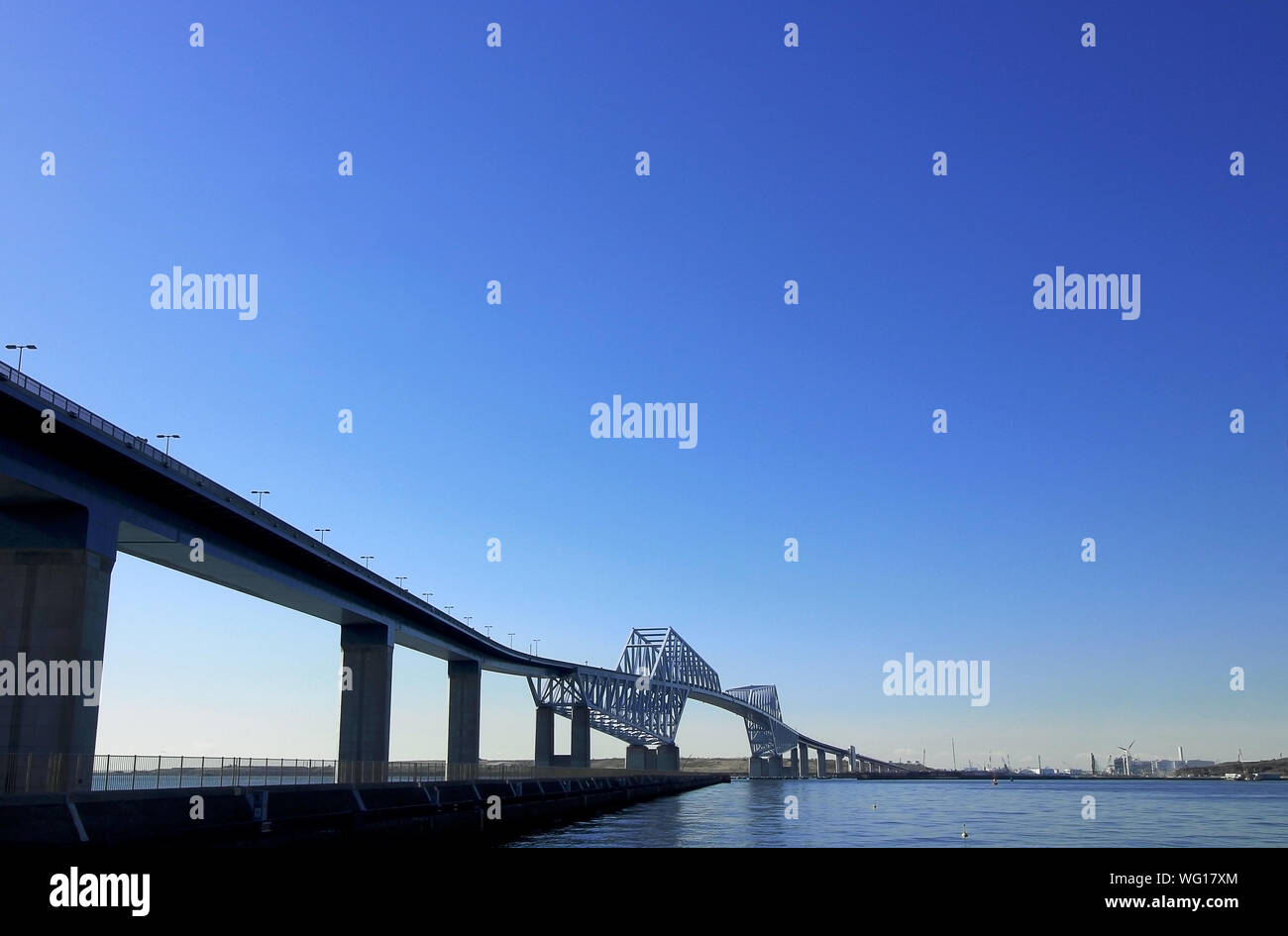 La vue du pont de la porte de la baie de Tokyo Banque D'Images