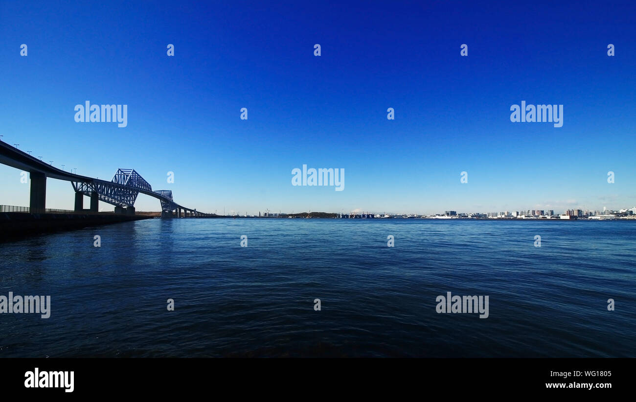 La vue du pont de la porte de la baie de Tokyo Banque D'Images