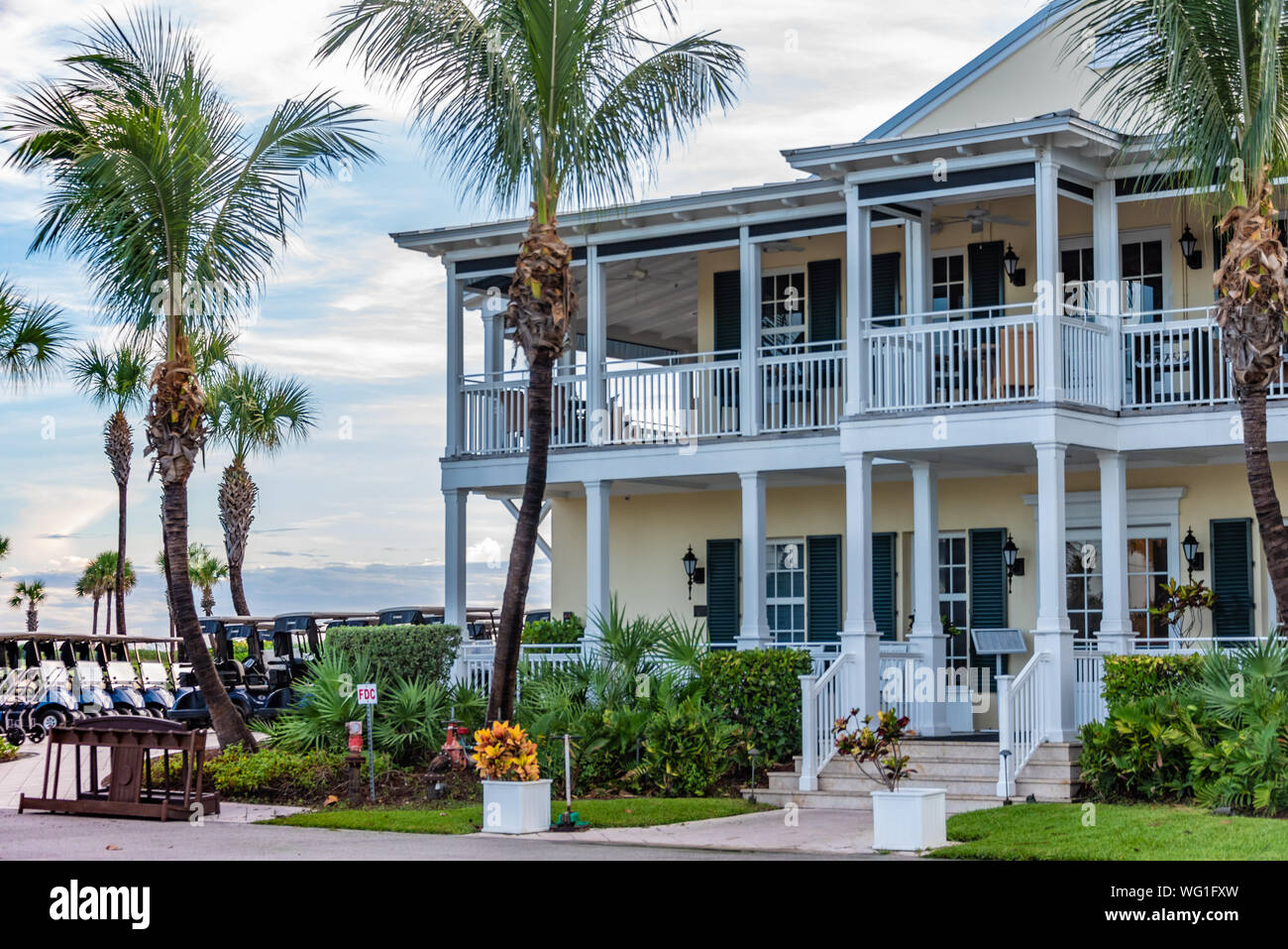 Palm Beach Par 3 Golf Course Clubhouse sur le magnifique 18 trous bordé par l'océan Atlantique et l'Intracoastal Waterway à Palm Beach, FL. Banque D'Images