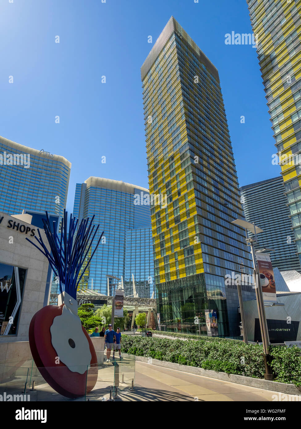 Les Veer Towers at CityCenter de Las Vegas. Ils sont des tours de condominiums de 37 étages s'appuyant dans des directions opposées, 4,6 degrés à partir du centre. Banque D'Images