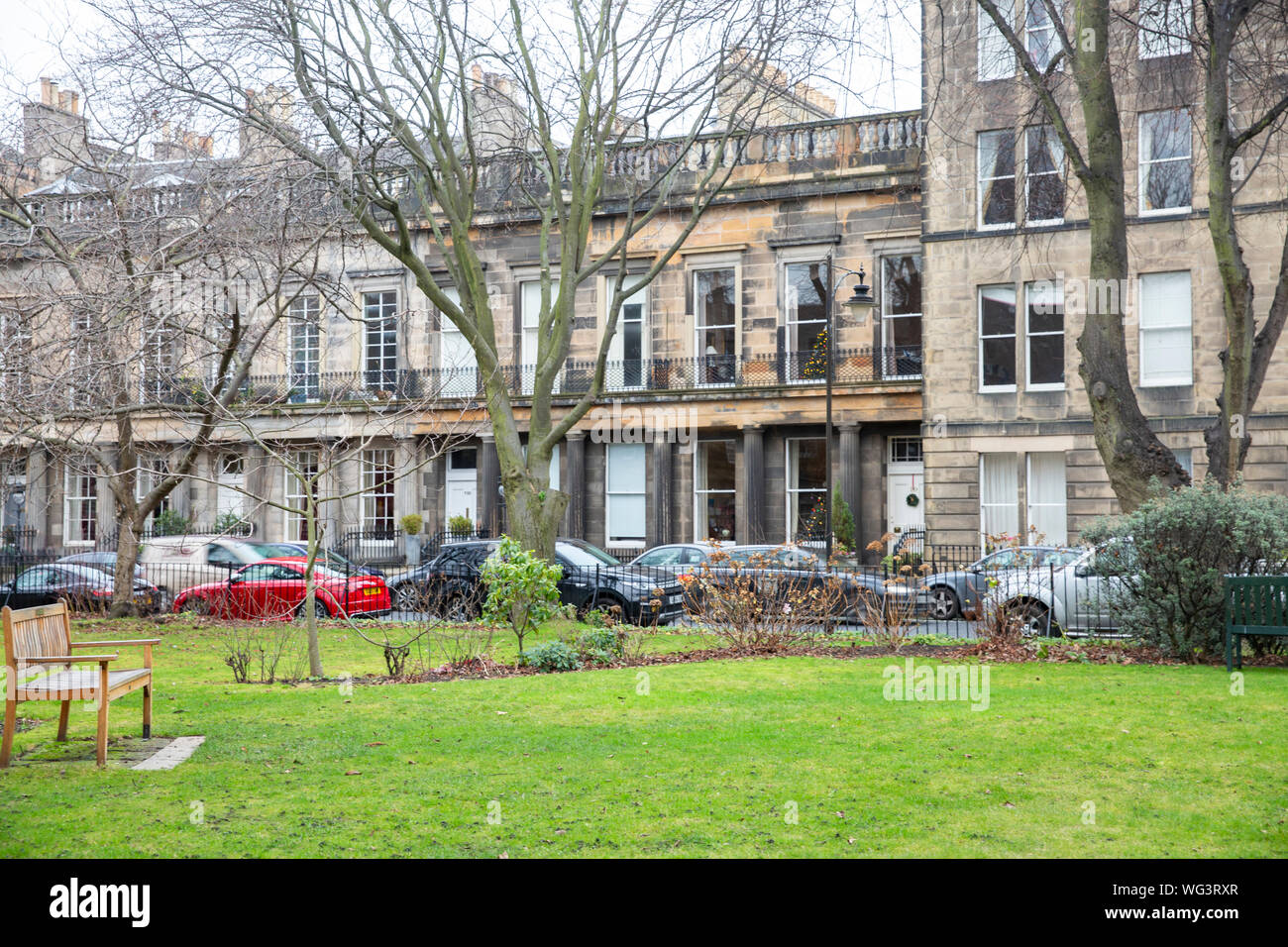Édimbourg Stockbridge rue géorgienne de maisons mitoyennes avec parc local, Edinburgh, Ecosse Banque D'Images