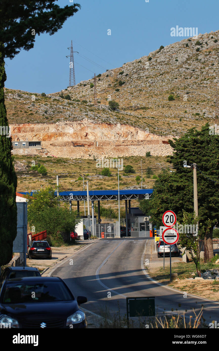 Ivantia, une ville de Bosnie-Herzégovine, juste en face de la frontière de la Croatie, est maintenant la récupération de graves destructions causées pendant la guerre des Balkans Banque D'Images