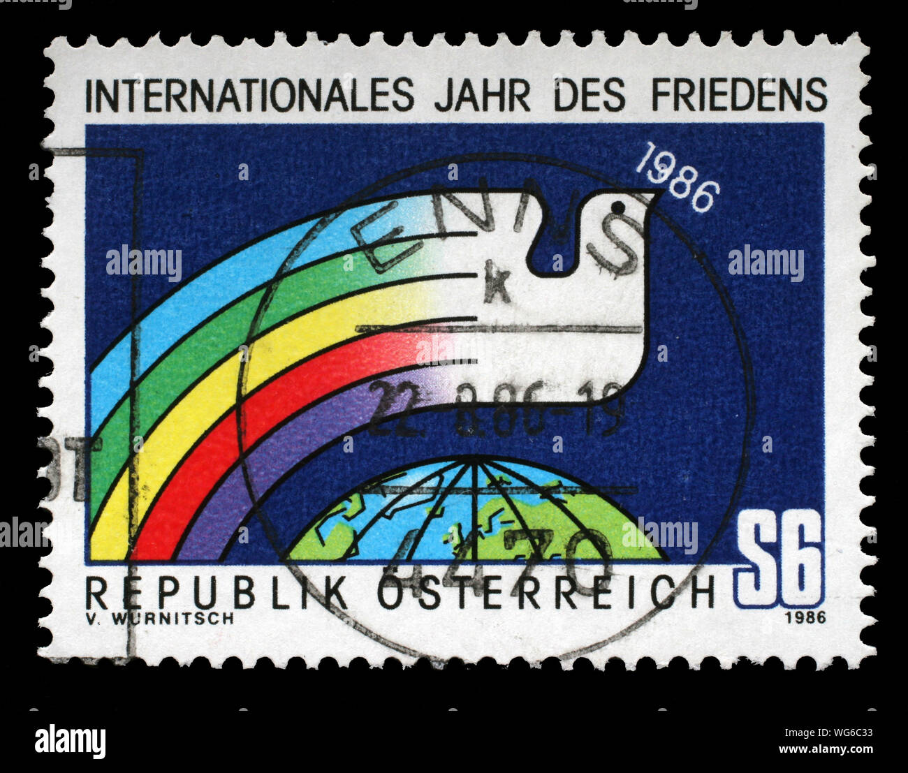 Timbre émis à l'Autriche montre Année internationale de la paix, colombe et globe, vers 1986. Banque D'Images