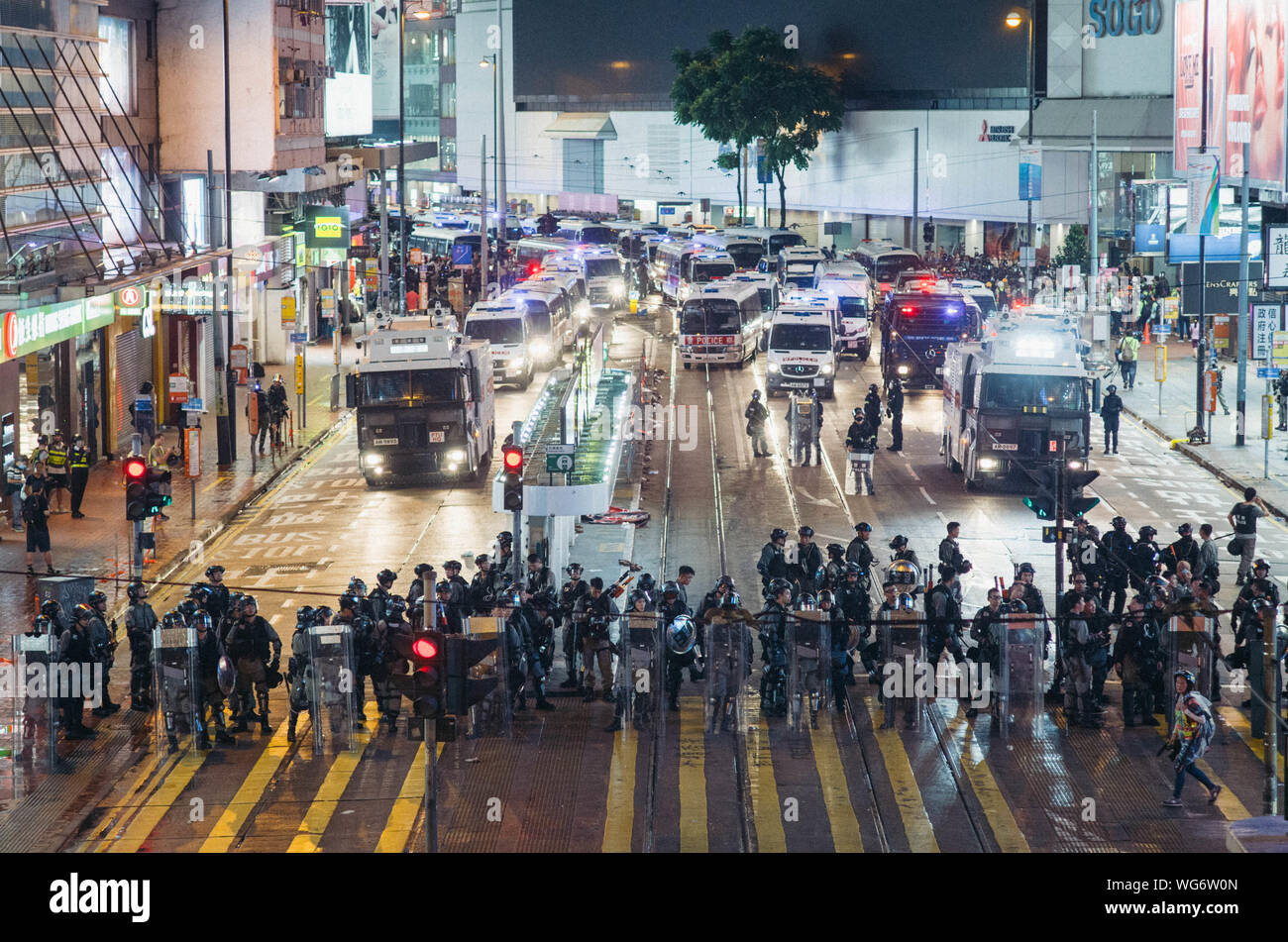 Hong Kong, 31 août 2019 - La police de Hong Kong lutte contre la terreur sont vus sur les lieux pour effacer les protestataires à Wanchai et Causeway Bay. Banque D'Images