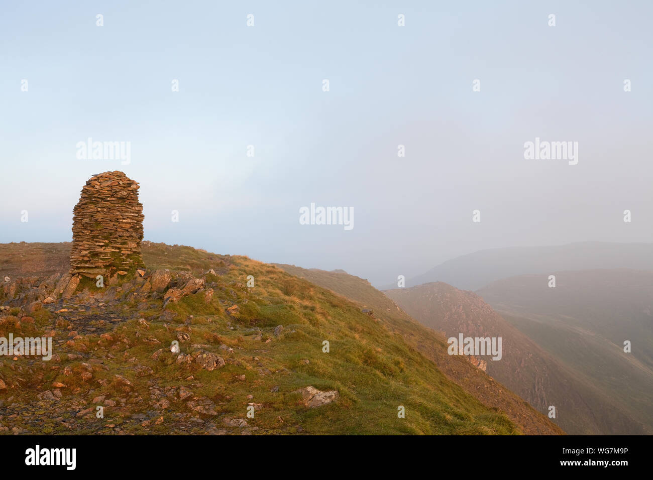 Le cairn du sommet sur Dale Head dans le Lake District Banque D'Images