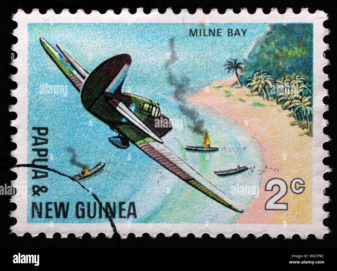 Stamp de Papouasie-Nouvelle-Guinée attaque aérienne montre à Milne Bay, série 25e anniversaire de la guerre du Pacifique, publié en 1967. Banque D'Images