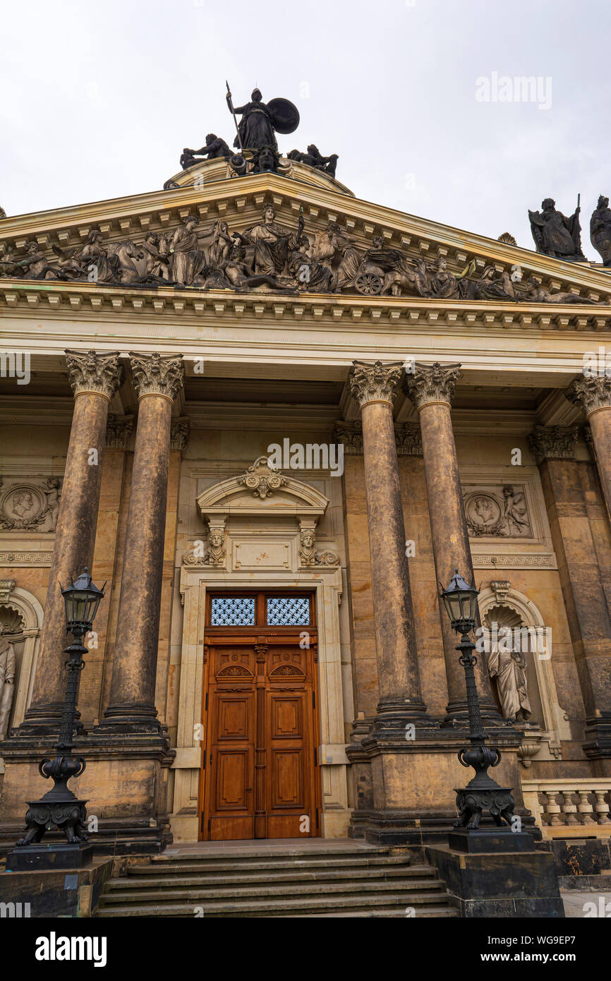 Les bâtiments historiques à Terrasse Bruhl à Dresde. L'Allemagne. Banque D'Images