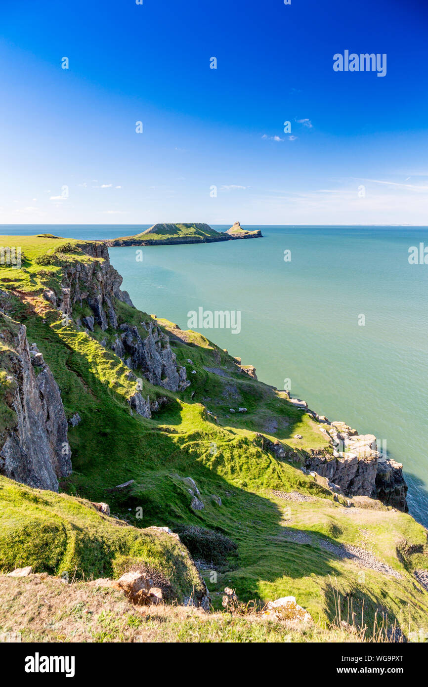 La côte entre Rhossili et vers la tête de la péninsule de Gower est composé de falaises de calcaire carbonifère raide, dans le sud du Pays de Galles, Royaume-Uni Banque D'Images