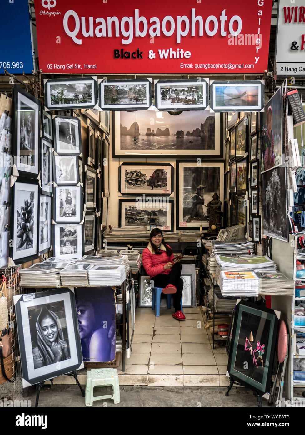Galerie de photographie et d'un salon femmes shop vendeur à Hanoi old town Banque D'Images