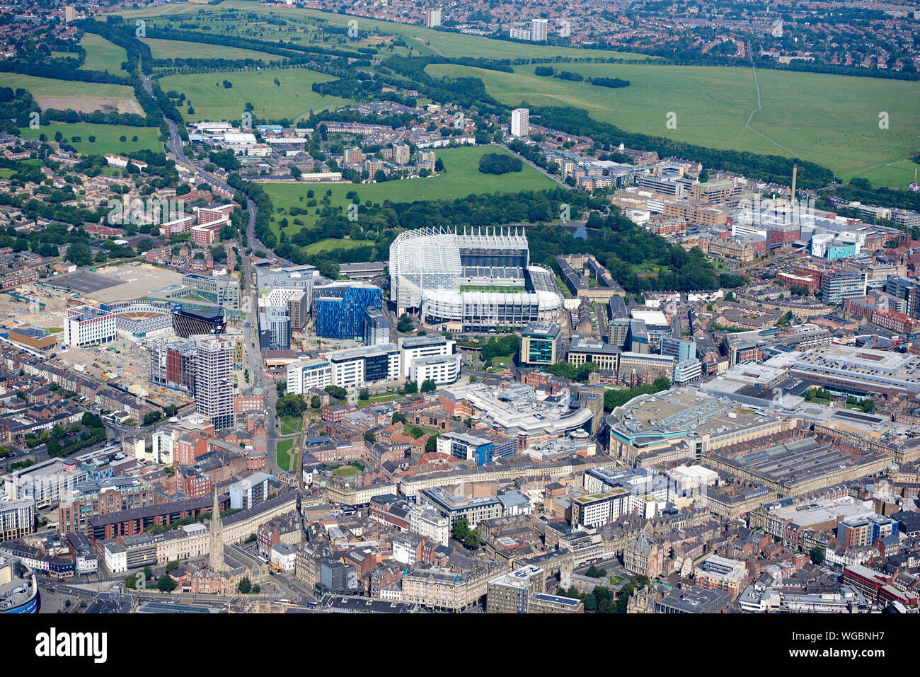 Une vue aérienne de Newcastle Upon Tyne, centre-ville, dans le Nord Est de l'Angleterre, Royaume-Uni St James' Park, domicile du Newcastle United Banque D'Images