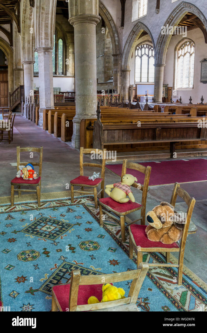 Le coin des enfants de l'église paroissiale avec les jouets mous. Dans l'église All Saints Thornham, Norfolk. Banque D'Images