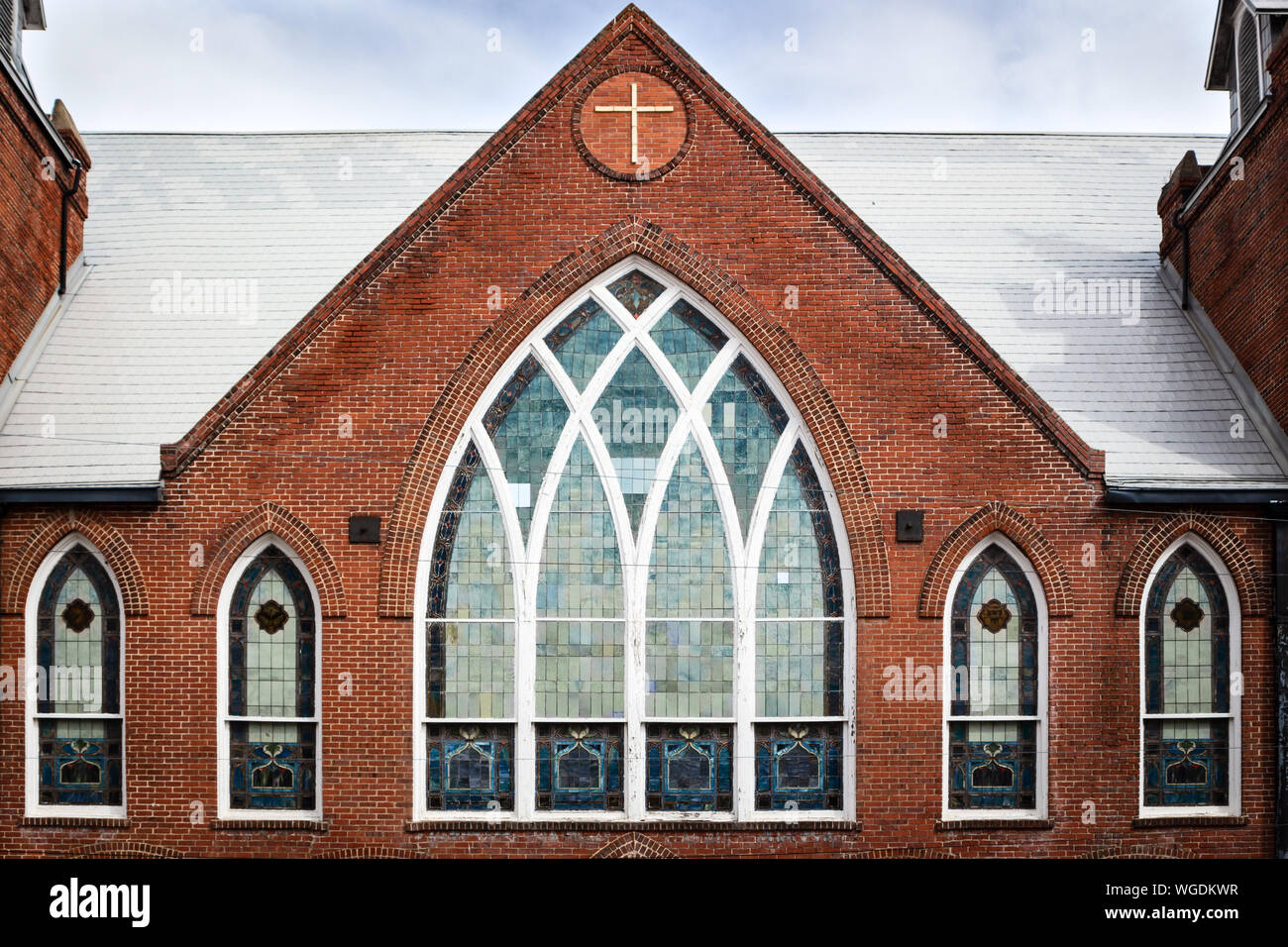 Ce détail de Mt Zion Baptist Church, à Asheville, NC, USA, montre, lancettes cintrées segmentaire, un aspect de style Victorien néo-gothique. Banque D'Images