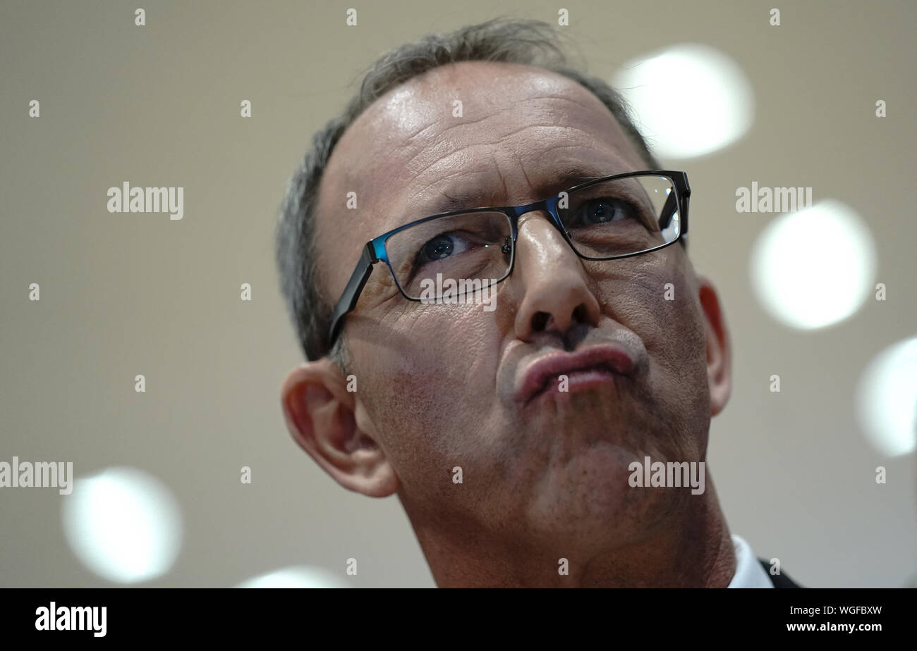 Dresde, Allemagne. 06Th Sep 2019. Jörg Urban (l), le premier candidat de l'AfD l'AfD réagit à une partie de l'élection. Credit : Sebastian Kahnert/dpa/Alamy Live News Banque D'Images