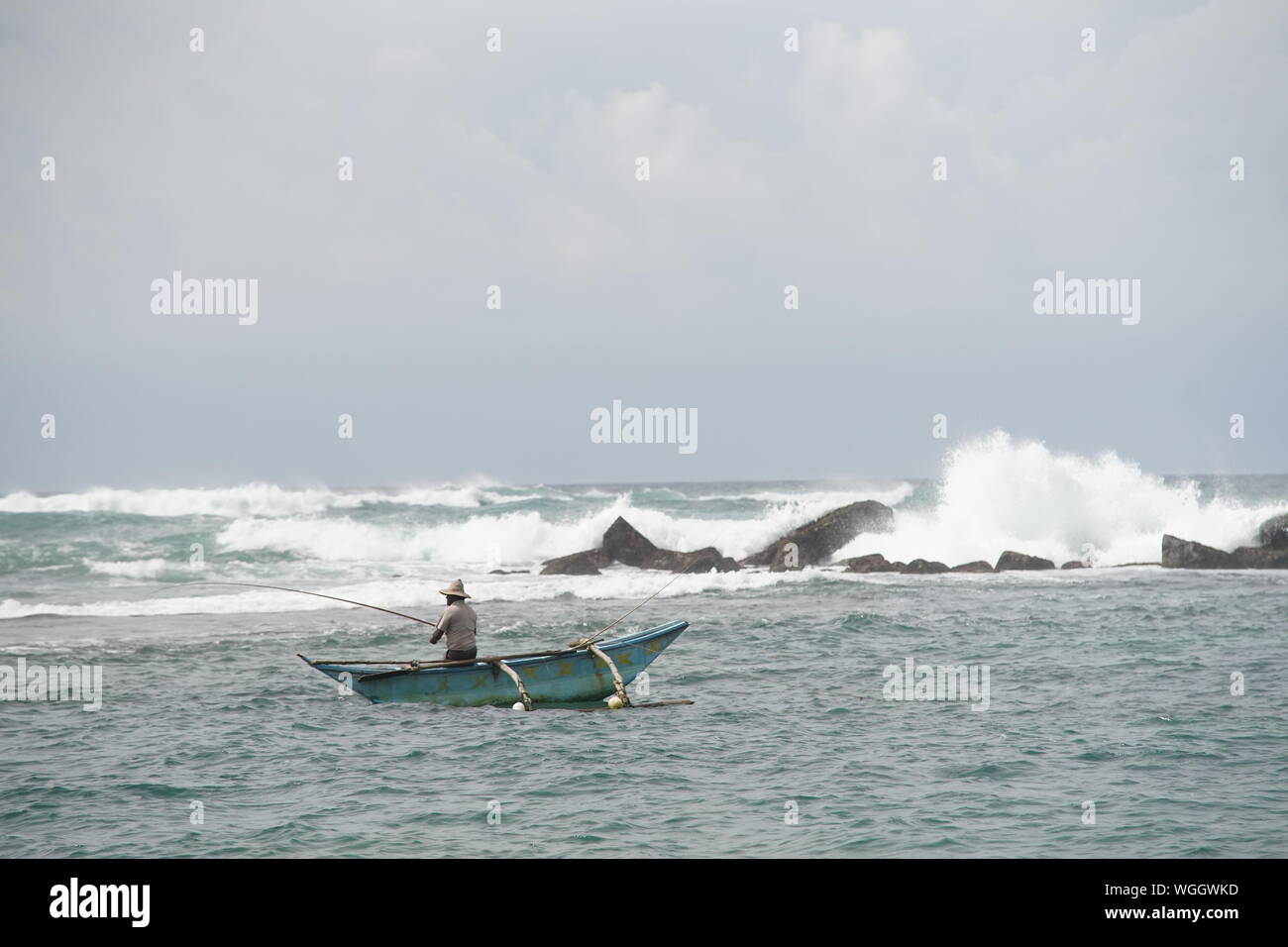 Petit bateau de pêche de la mer Banque D'Images