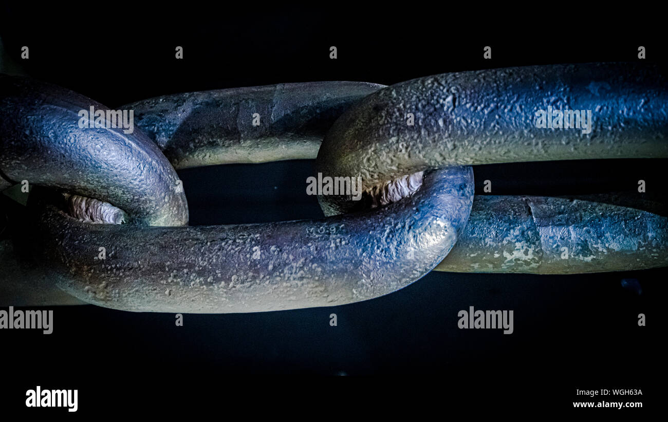 Link de chaîne en métal énorme close up au Musée du canal de Panama Banque D'Images