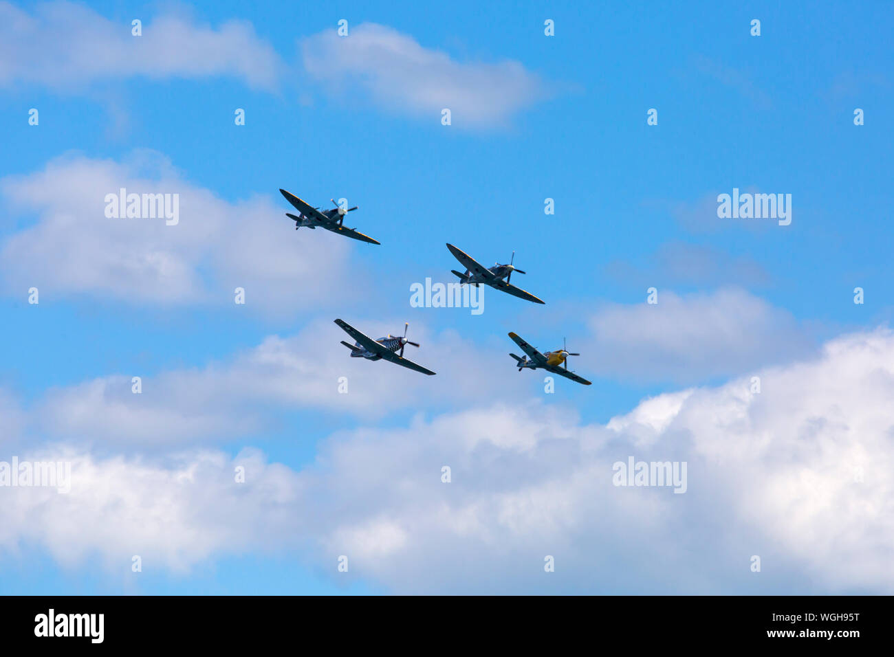 Bournemouth, Dorset UK. 1er septembre 2019. Vols Warbird ultime frisson les foules sur le dernier jour de l'air Festival de Bournemouth sur un beau jour ensoleillé chaud. Credit : Carolyn Jenkins/Alamy Live News Banque D'Images