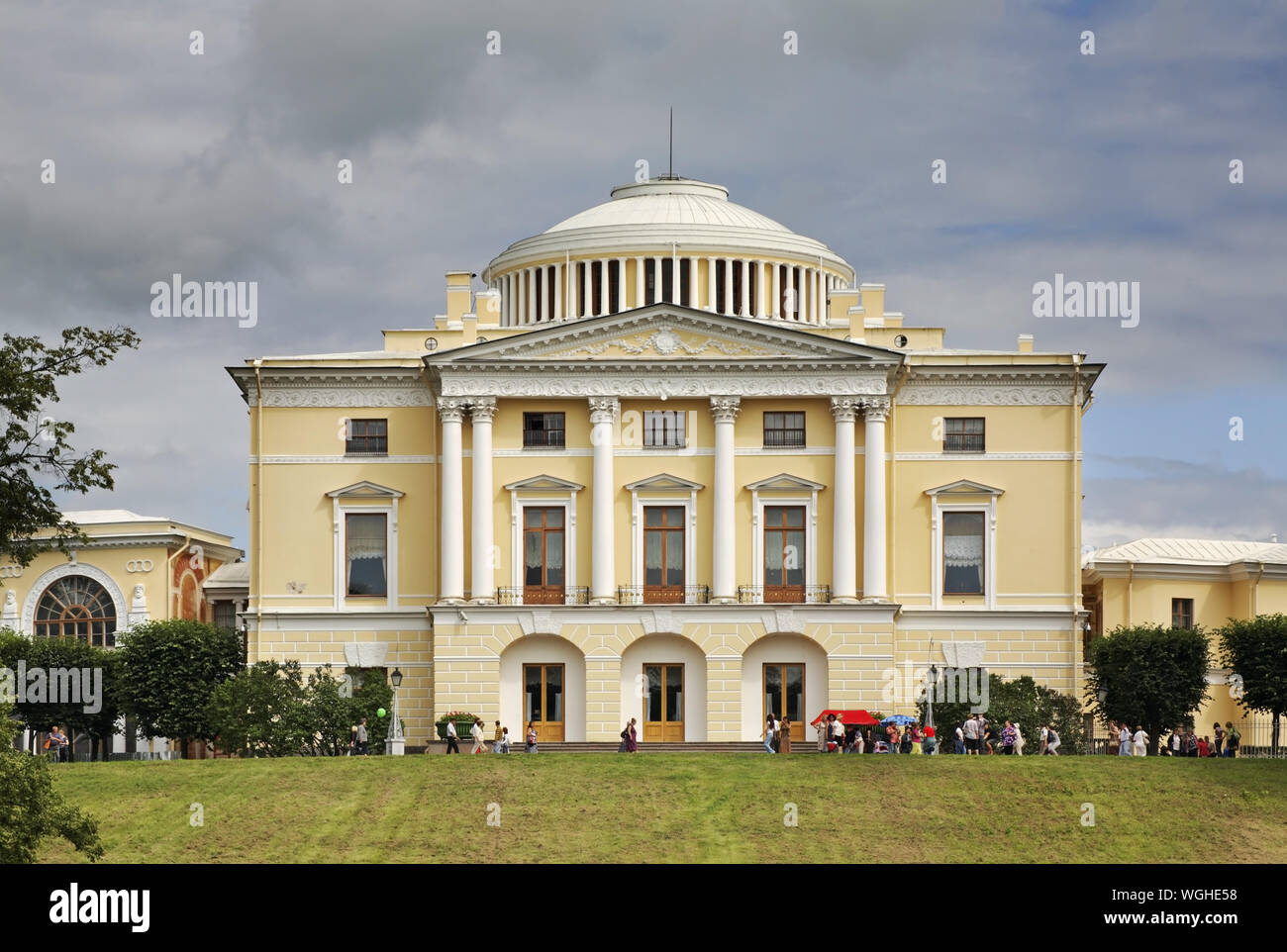 Le Grand Palace à Pavlovsk Palace et l'ensemble du parc près de Saint Petersbourg. La Russie Banque D'Images