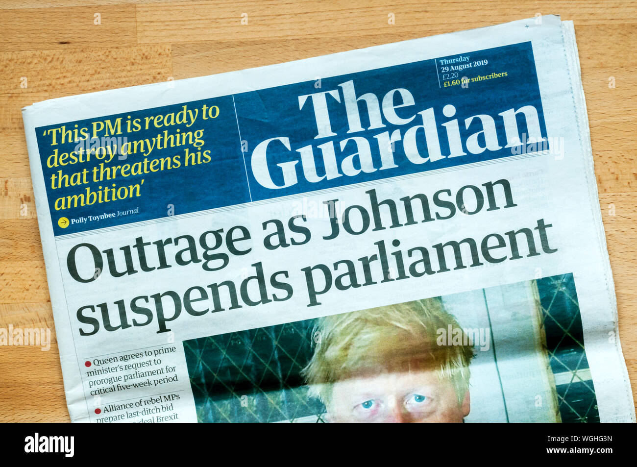 Un titre dans le journal The Guardian le 29 août 2019 lit d'indignation que Johnson suspend le Parlement. Banque D'Images