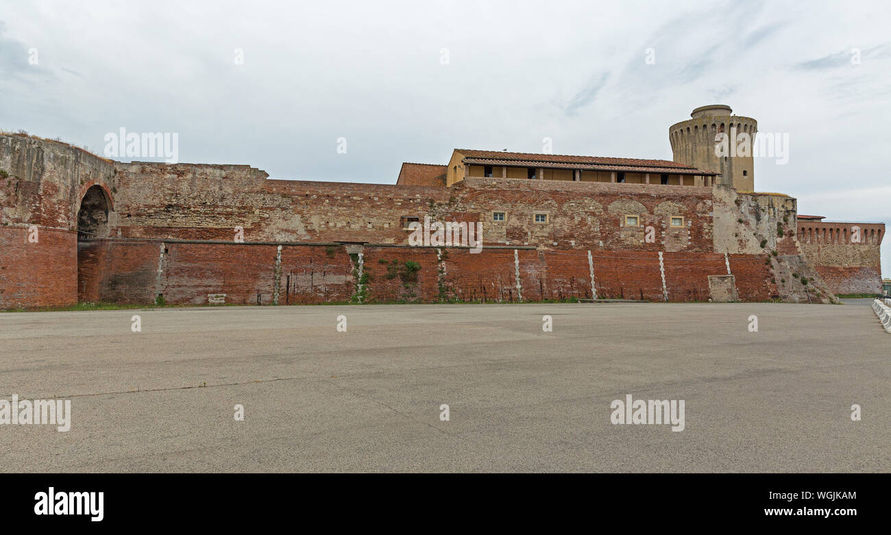 Vue de la nouvelle forteresse de Livourne dans le quartier Venezia Nuova. La première Fortezza Nuova a été construite entre 1590-1604, l'Italie. Banque D'Images