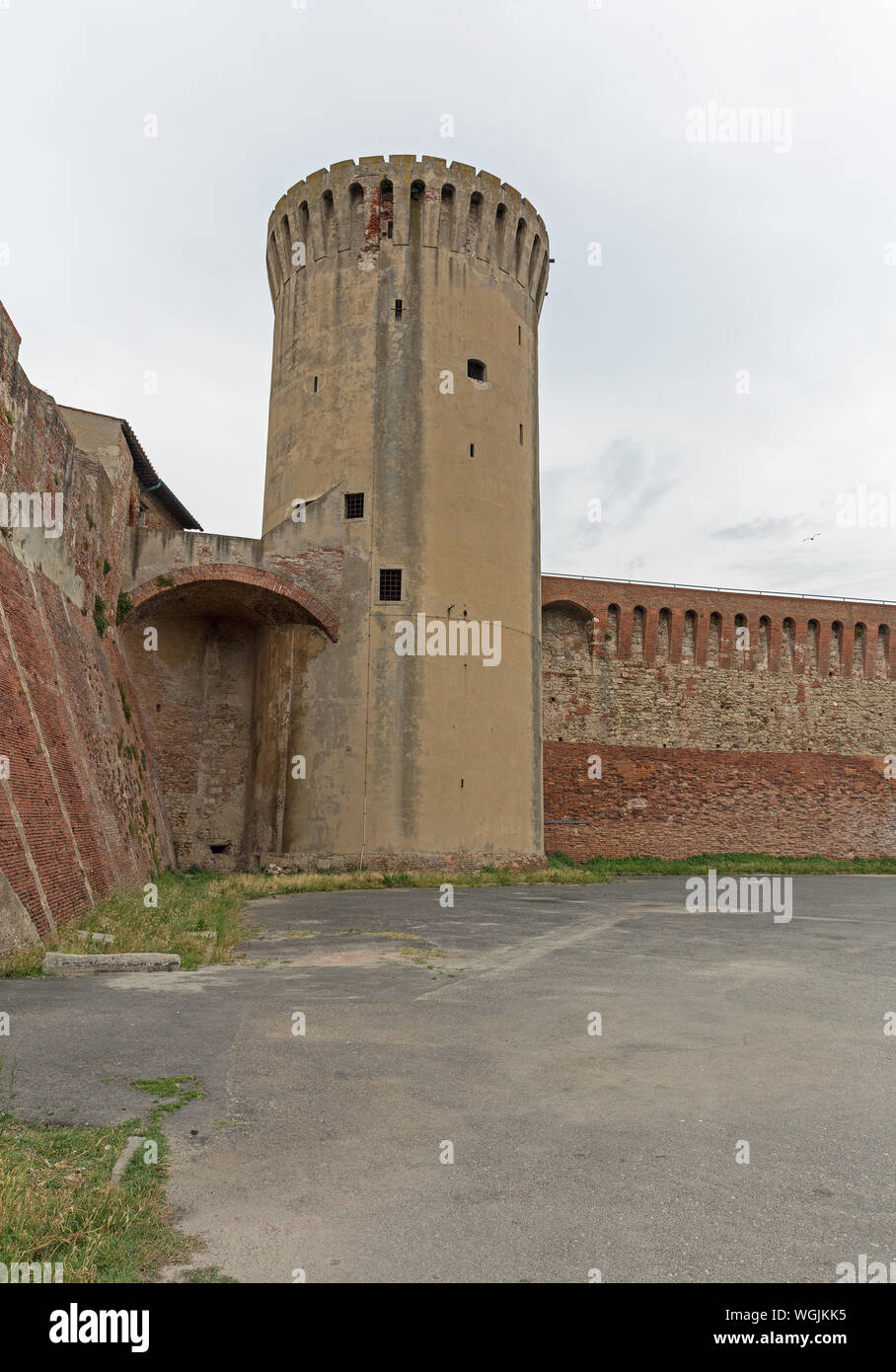 Tour principale de la nouvelle forteresse de Livourne dans le quartier Venezia Nuova. La première Fortezza Nuova a été construite entre 1590-1604, l'Italie. Banque D'Images