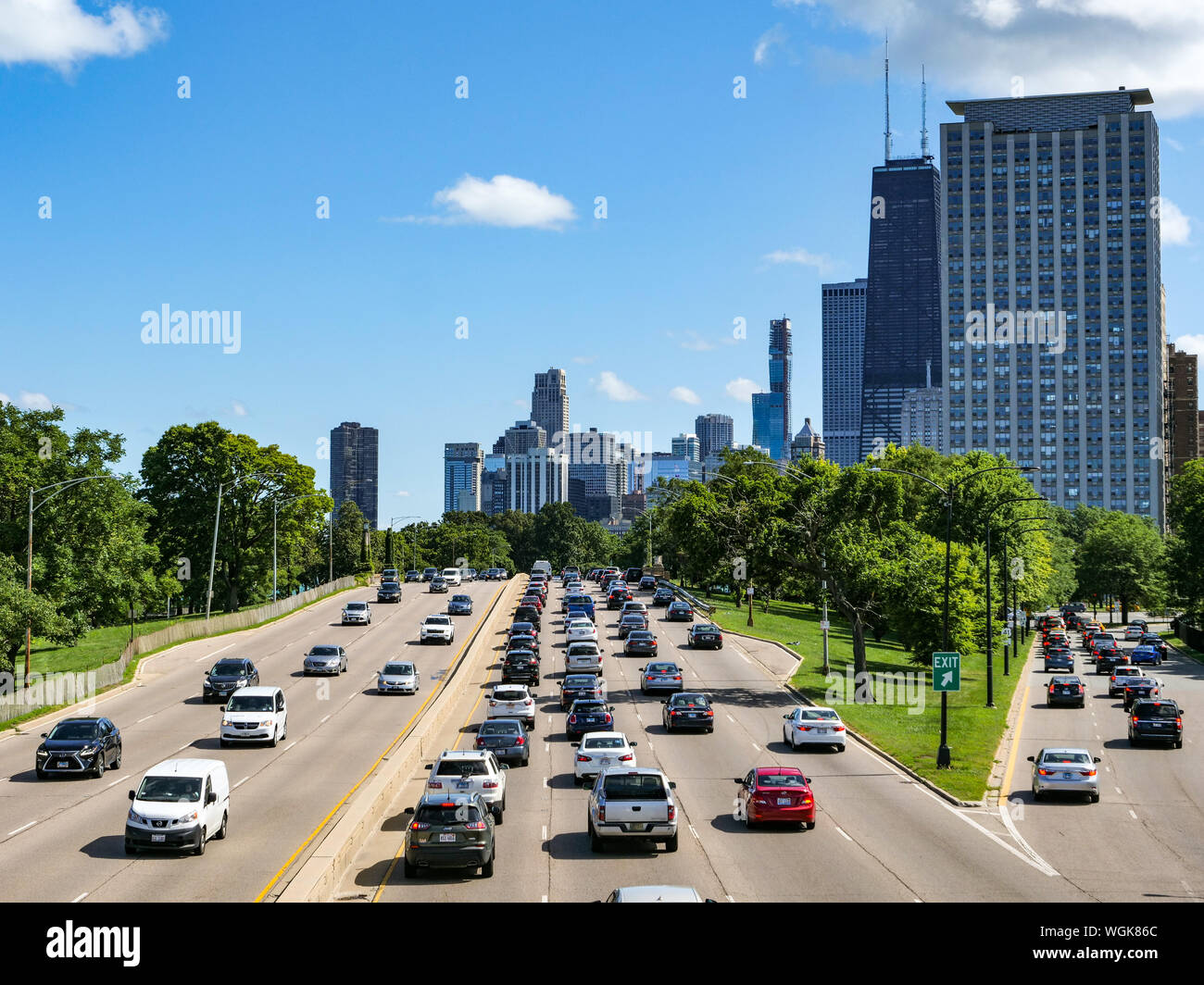 Un fort trafic sur southbound Lake Shore Drive, Chicago, Illinois. Banque D'Images