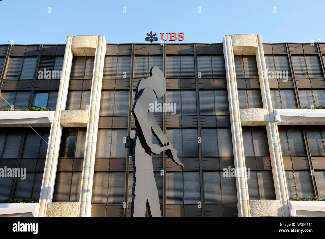 Hammering man, une sculpture géante de l'artiste américain Jonathan Borofsky. Bâle, Suisse Banque D'Images