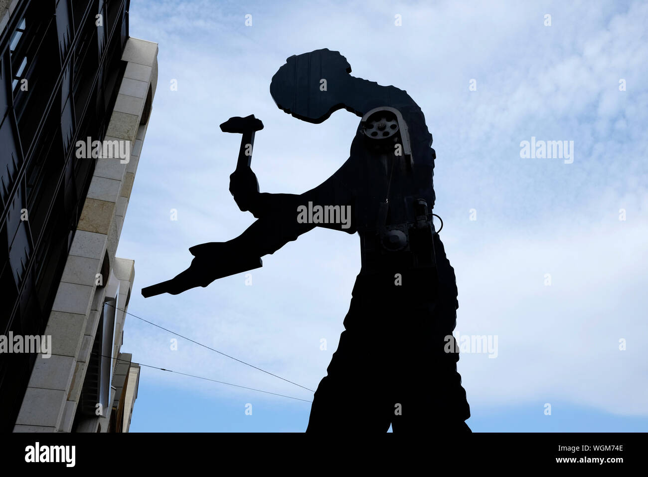 Hammering man, une sculpture géante de l'artiste américain Jonathan Borofsky. Bâle, Suisse Banque D'Images