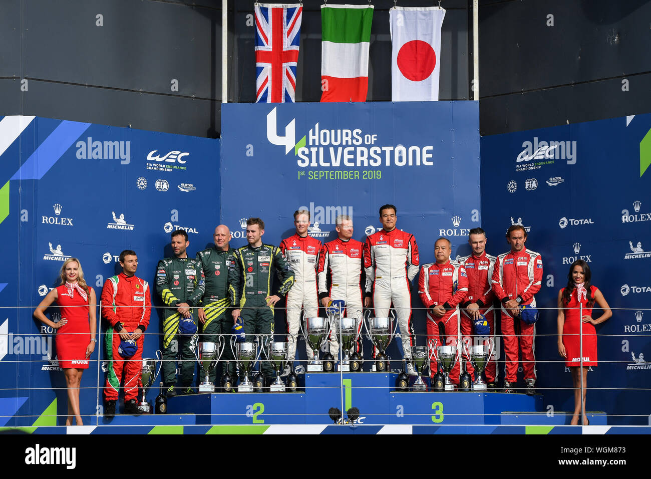 TOWCESTER, Royaume-Uni. 06Th Sep 2019. Team AF Corse (ITA) a remporté le trophée d'Endurance Journée 1 (centre), l'Aston Martin Racing (GBR) (2ème) et M. Racing (JPN) entrent en 3ème lors d'SundayÕs Course du FIA World Endurance Championship avec 4 heures au circuit de Silverstone Silverstone le Dimanche, Septembre 01, 2019 en Angleterre, de TOWCESTER. Credit : Taka G Wu/Alamy Live News Banque D'Images